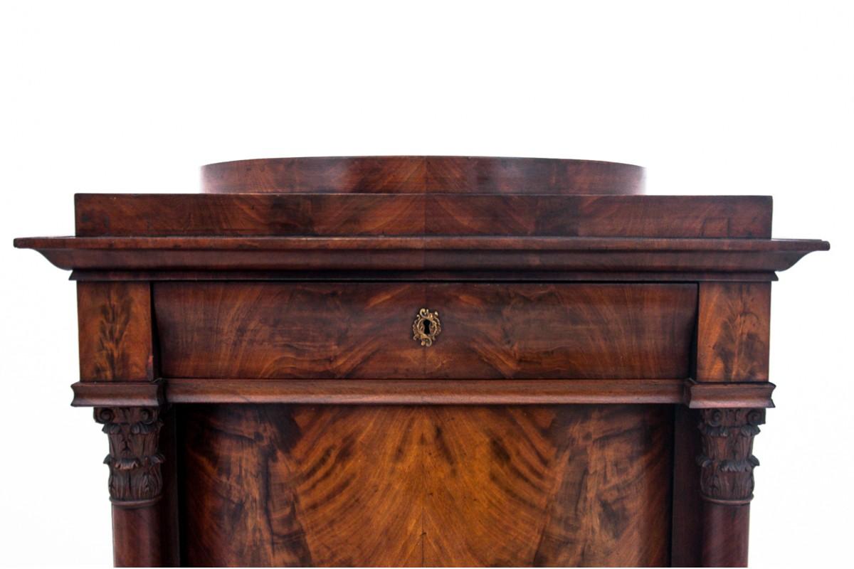 Late 19th Century Antique chest of drawers - pillar, Northern Europe, around 1880. For Sale