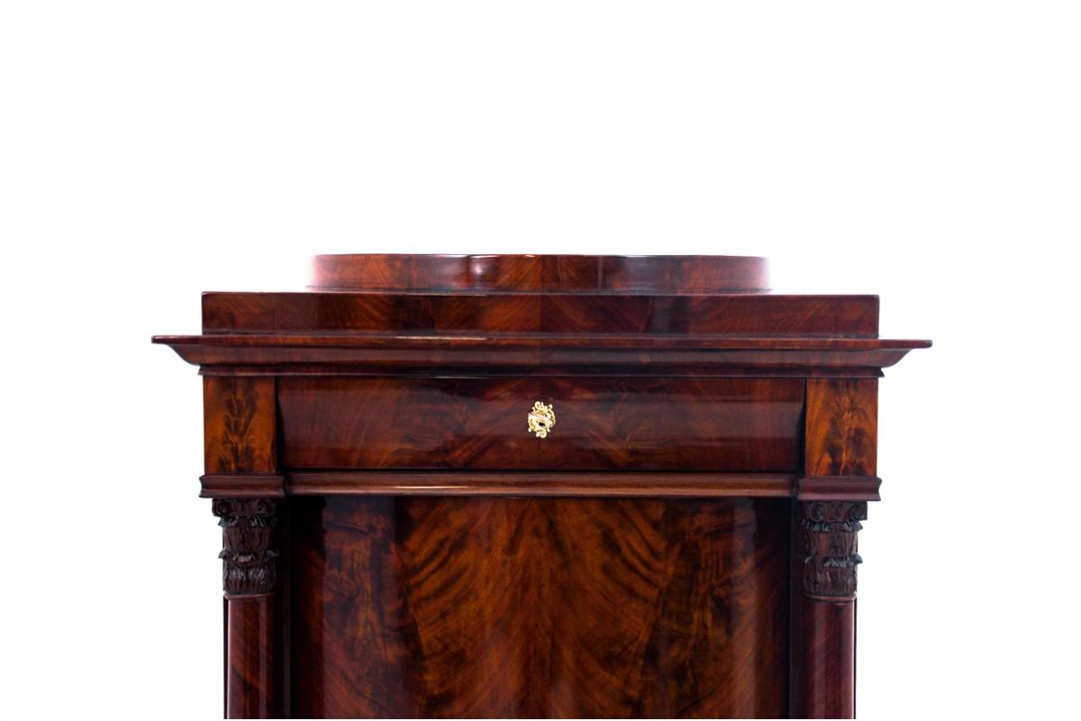 Antique chest of drawers - post, Northern Europe, circa 1850. After renovation. For Sale 1