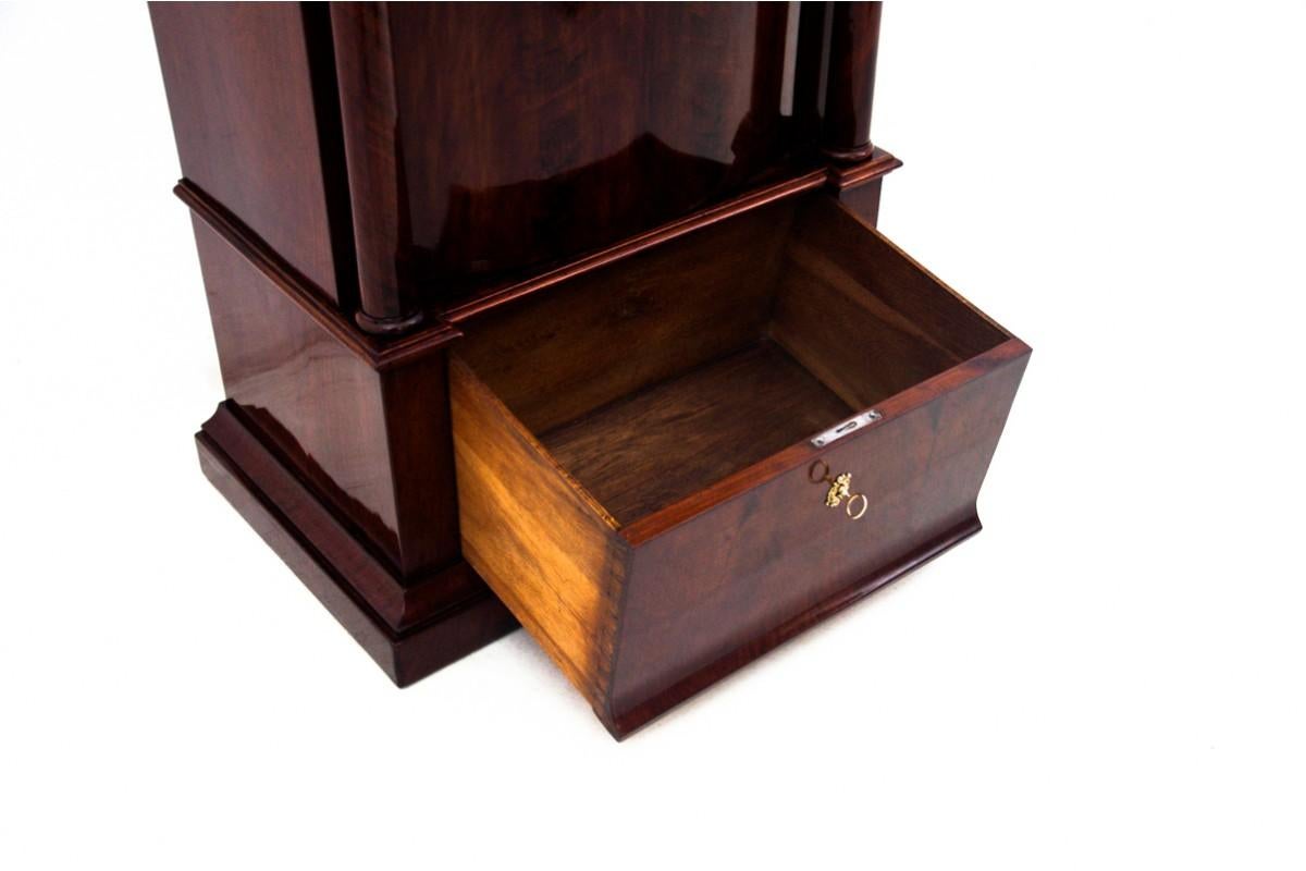 Milieu du XIXe siècle Commode ancienne - poste, Europe du Nord, vers 1850. en vente