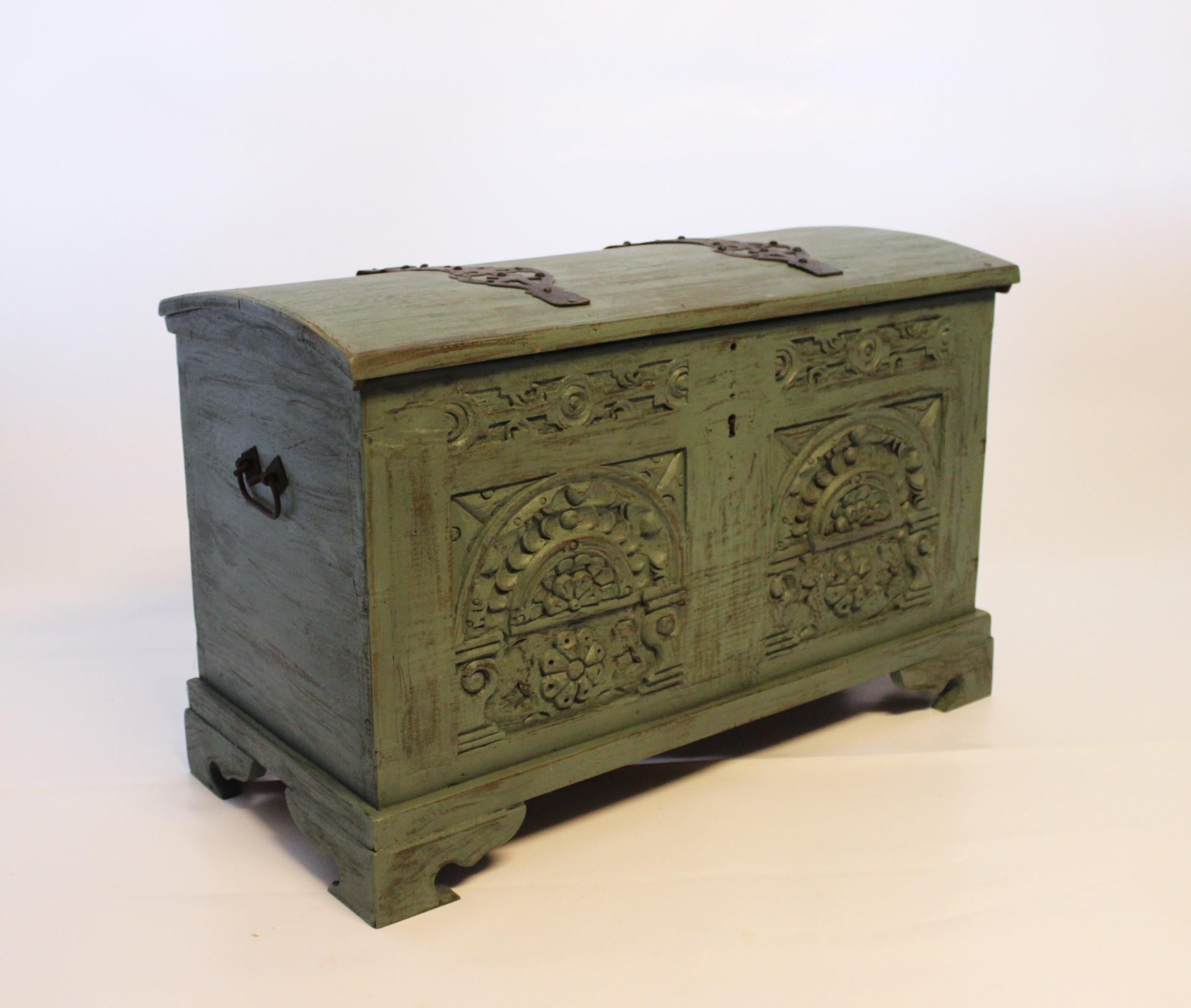 Antique Chest with Carvings and Original Paint, 1740s In Good Condition In Lejre, DK