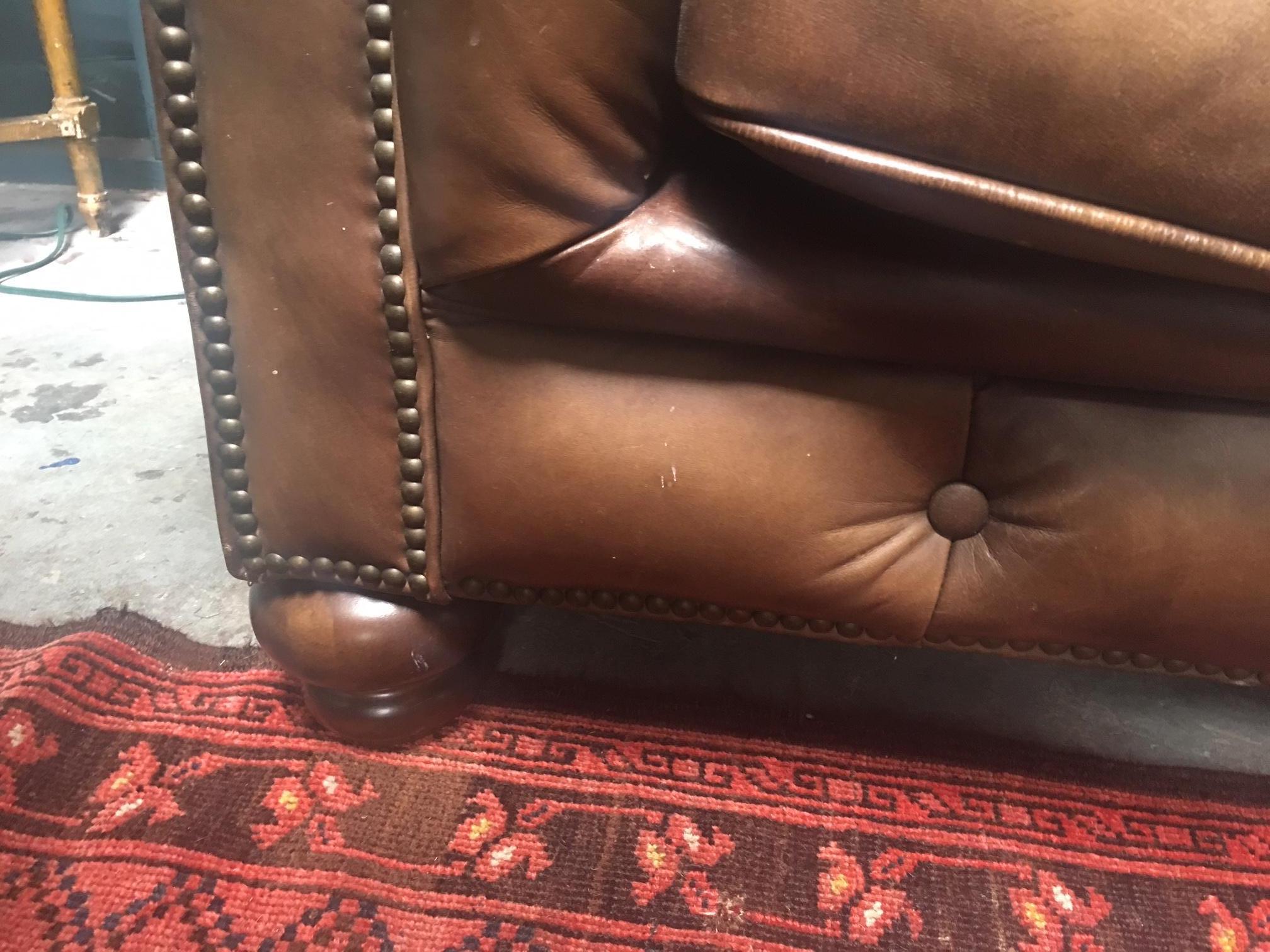 Antique Chesterfield Sofa In Good Condition In Los Angeles, CA