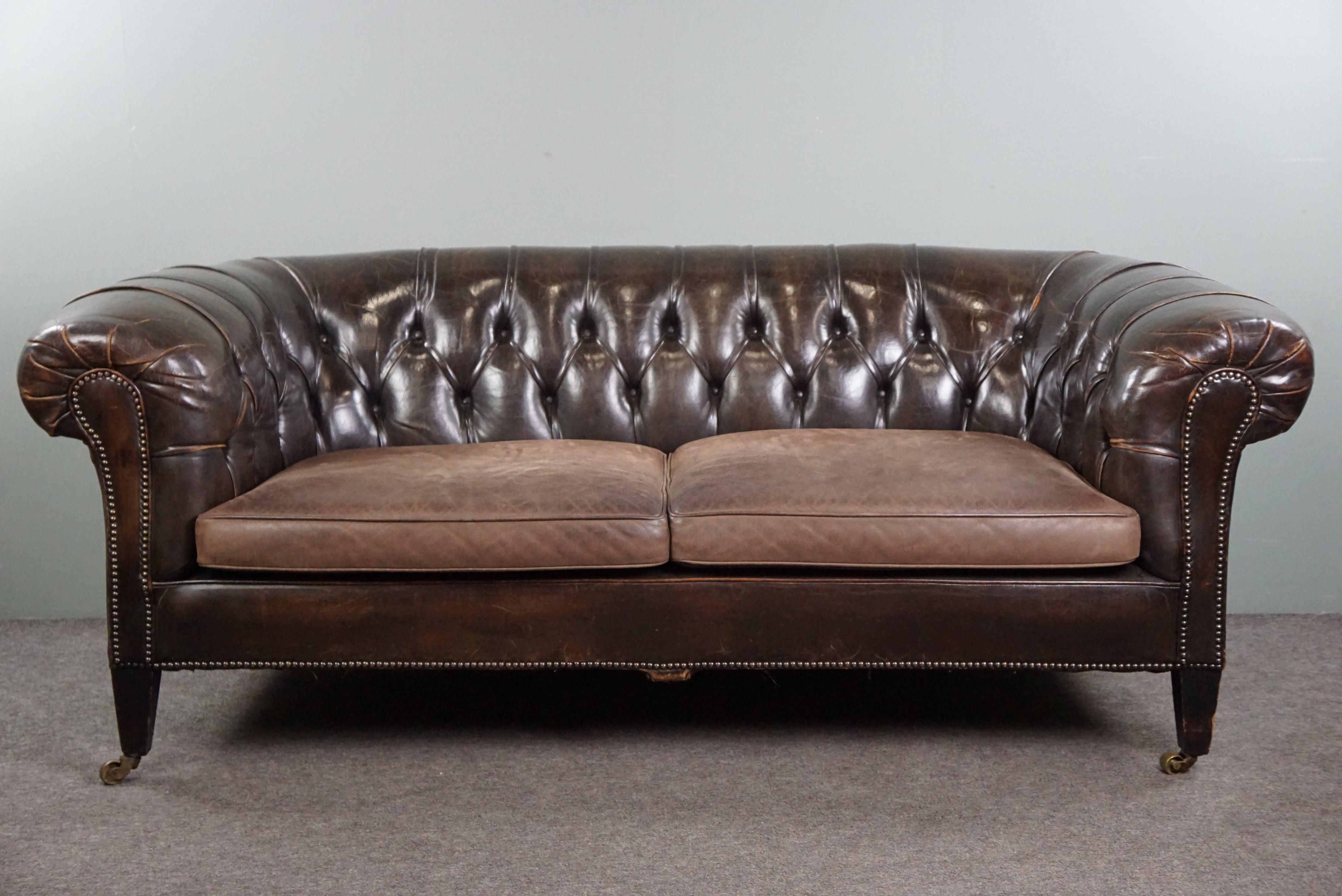 Antique Chesterfield Sofa Full of Allure, 2.5 Seater In Good Condition For Sale In Harderwijk, NL