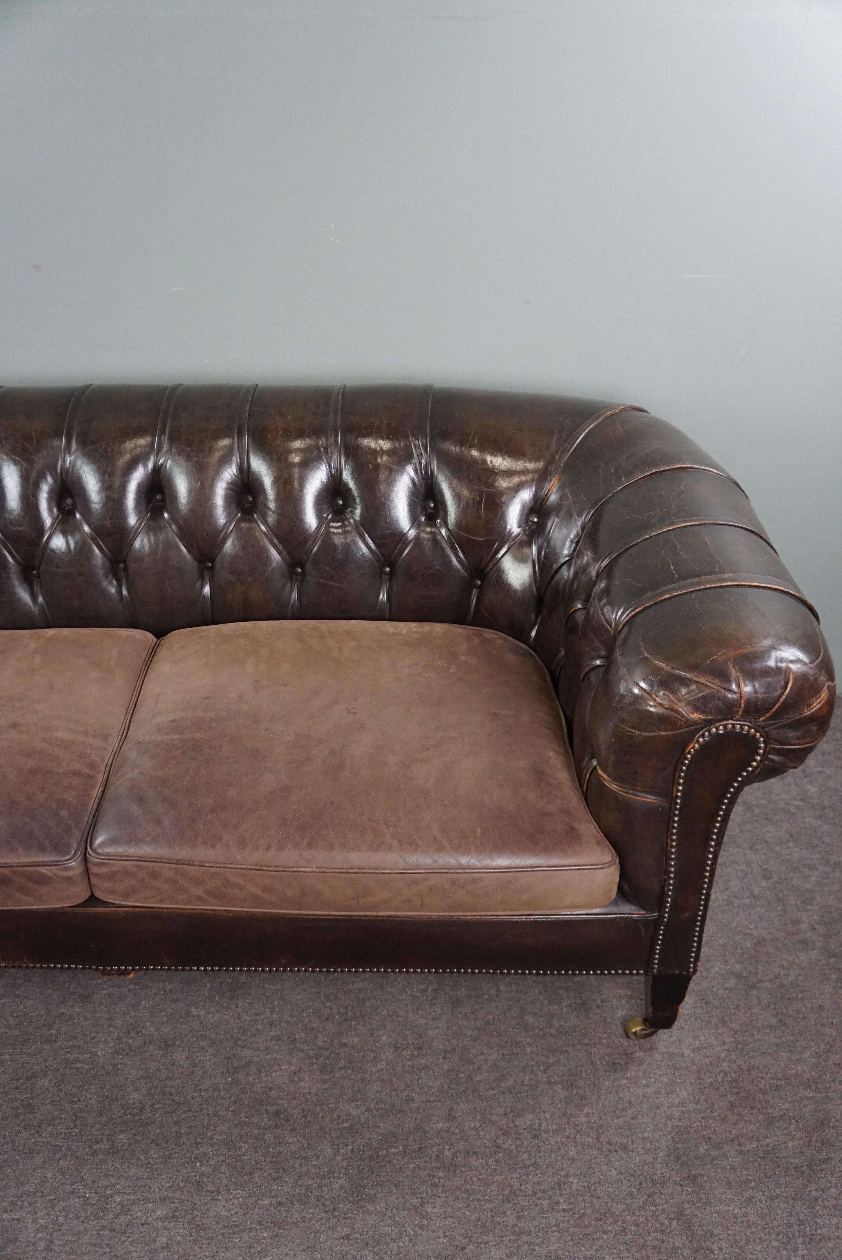 Antique Chesterfield Sofa Full of Allure, 2.5 Seater For Sale 3