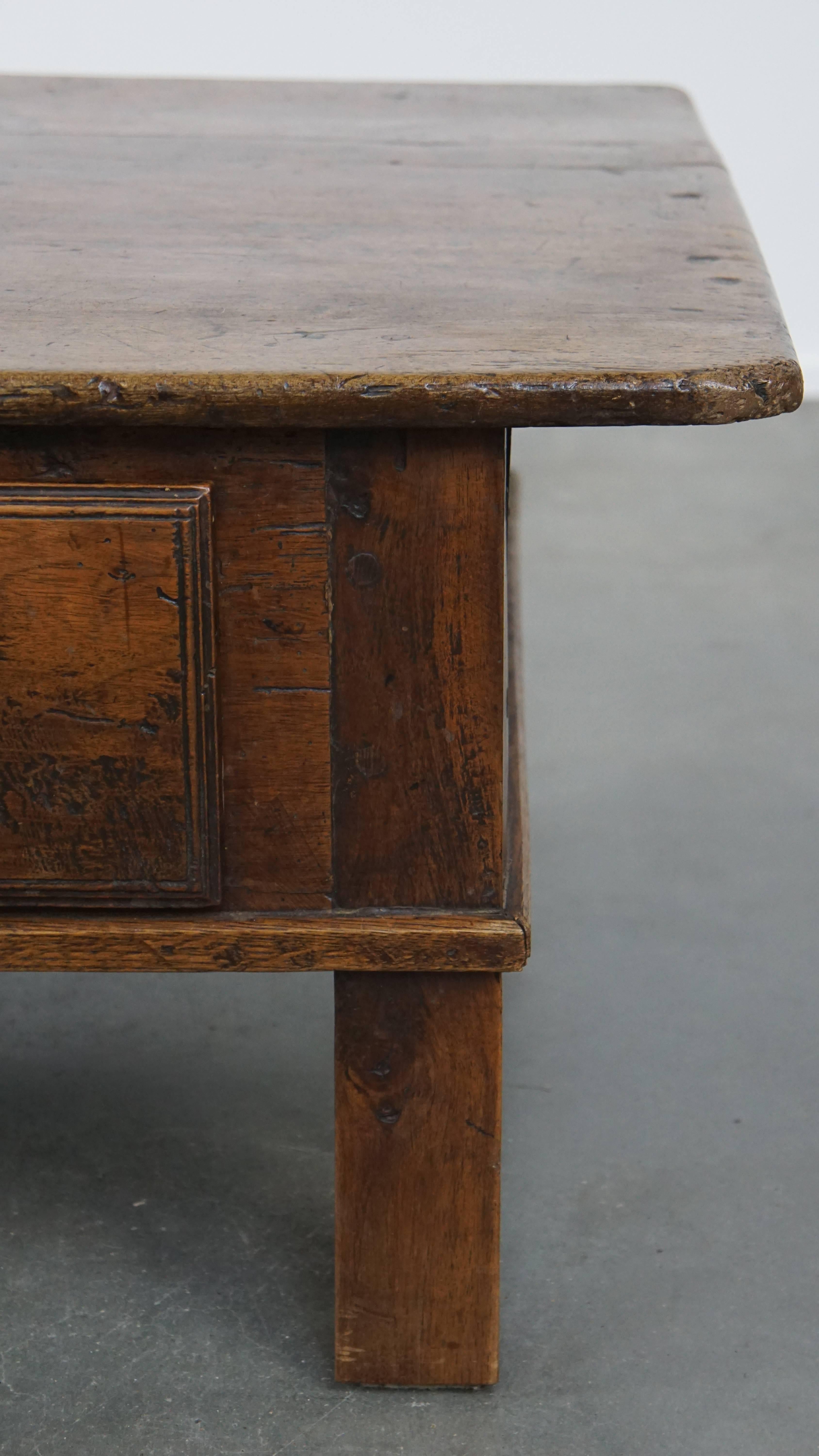 Antique Chestnut Coffee Table from the 18th Century with a One-Piece Top For Sale 4