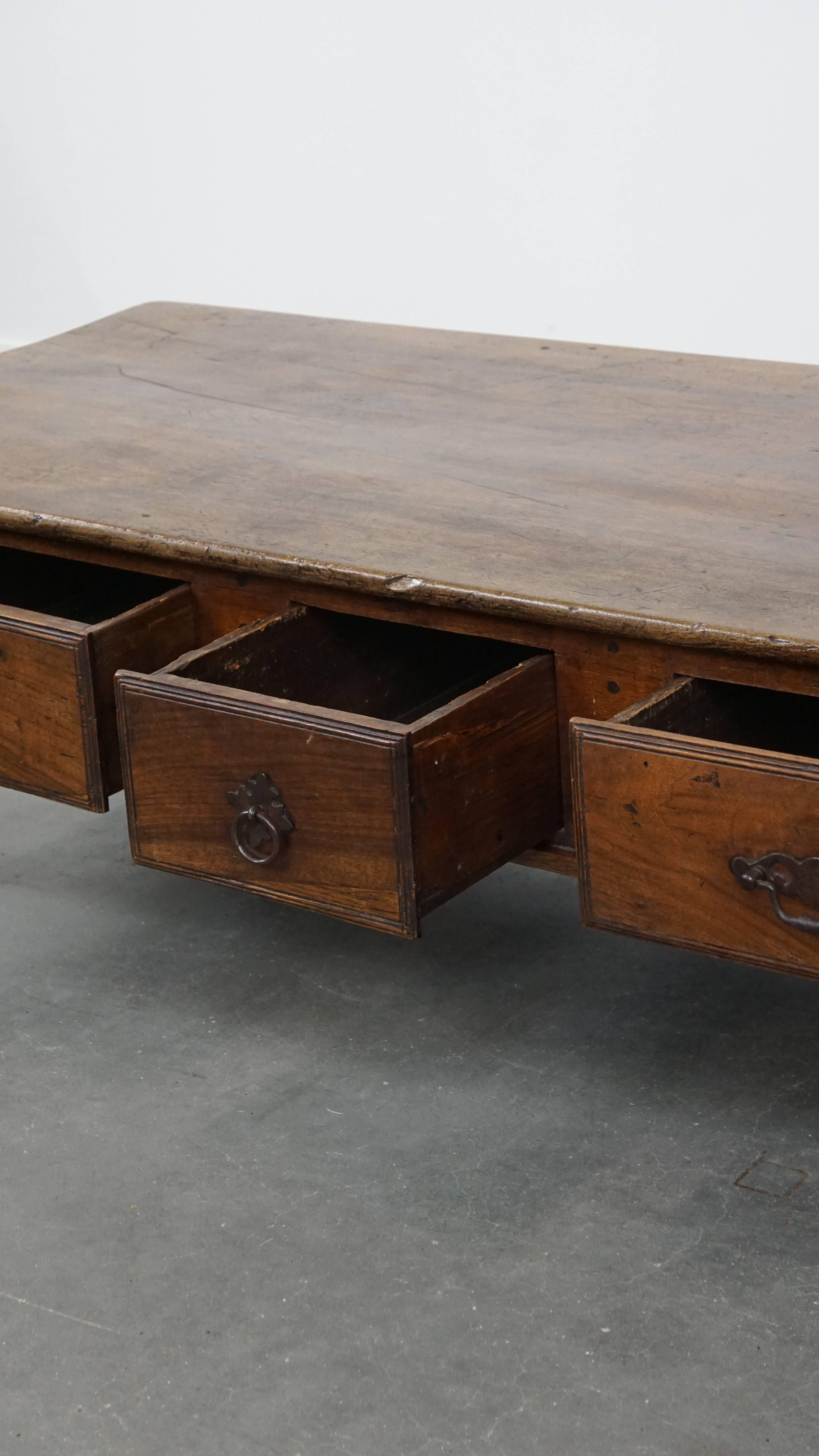 Antique Chestnut Coffee Table from the 18th Century with a One-Piece Top For Sale 1