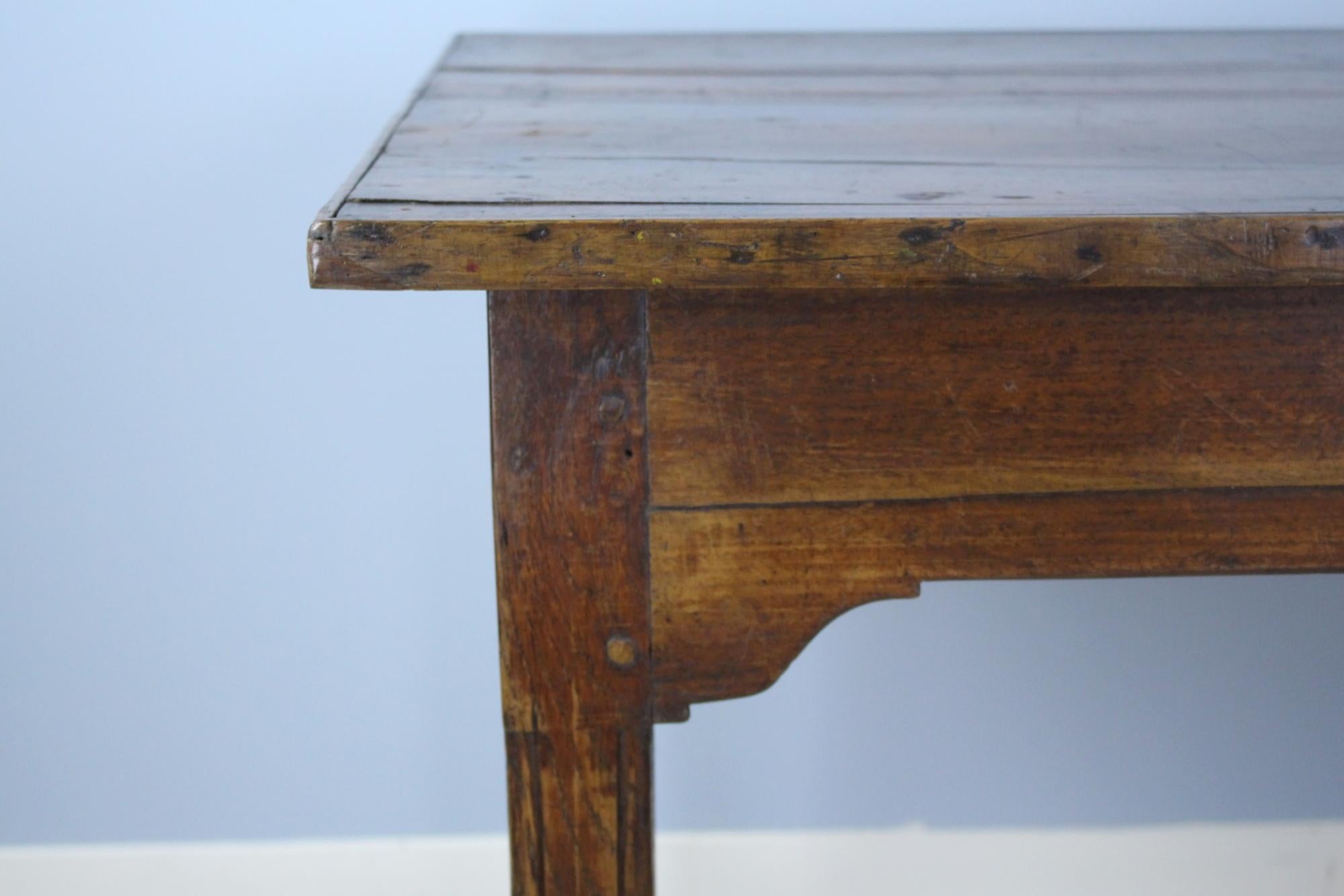 Antique Chestnut Farm Table with Decorative Edge 5