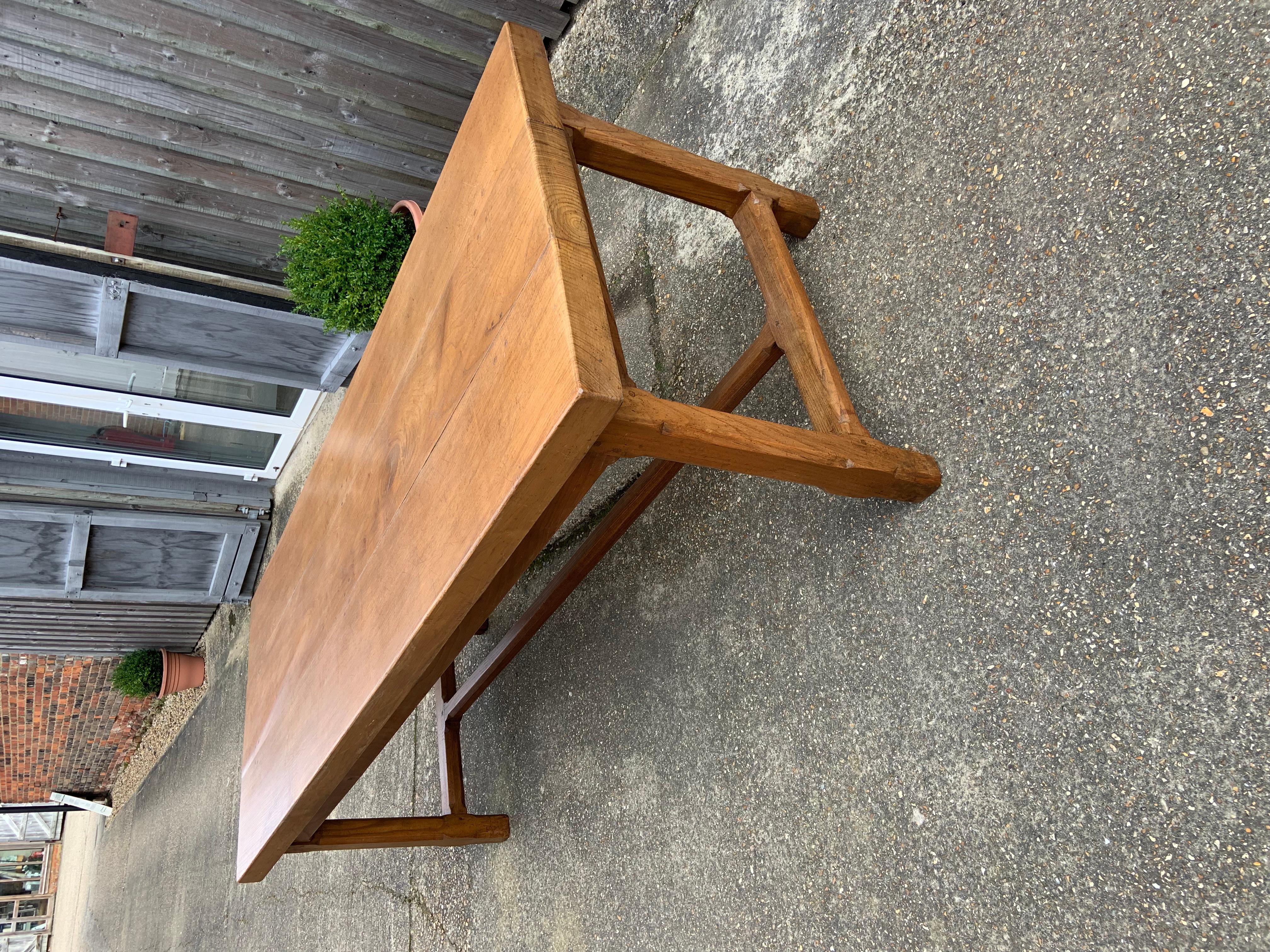 Antique Chestnut Farmhouse Table In Good Condition In Billingshurst, GB