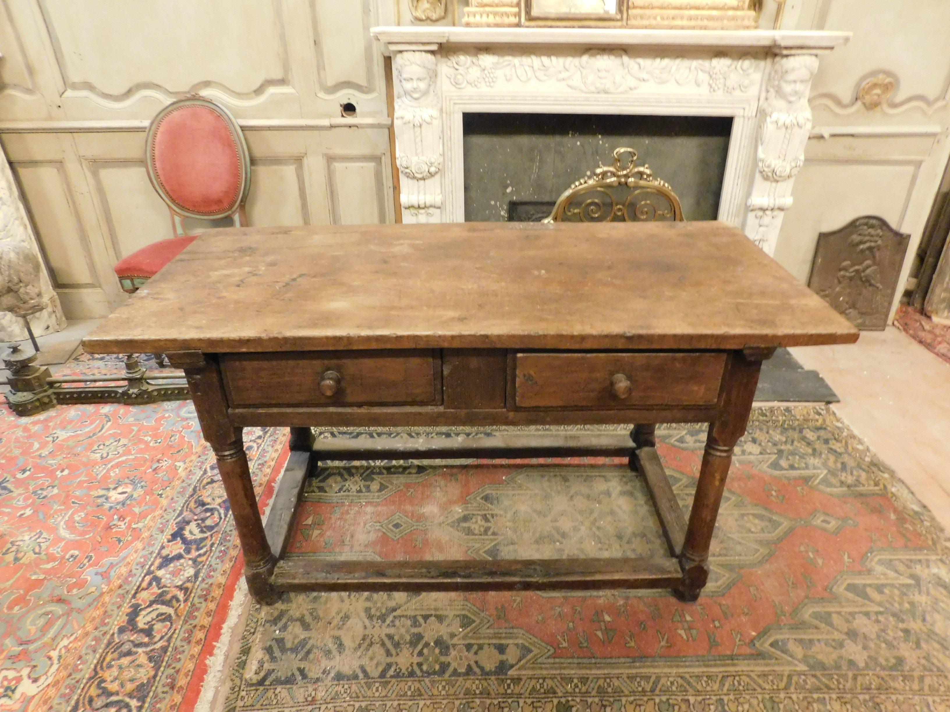 Antique chestnut dining table, single plank with 2 drawers and turned legs with boards under the legs of the junction table, hand-built in the 17th century, from Italy.
Measure cm w 140 x H 78 x d 65, leg space under the table H 54.
Ideal for both