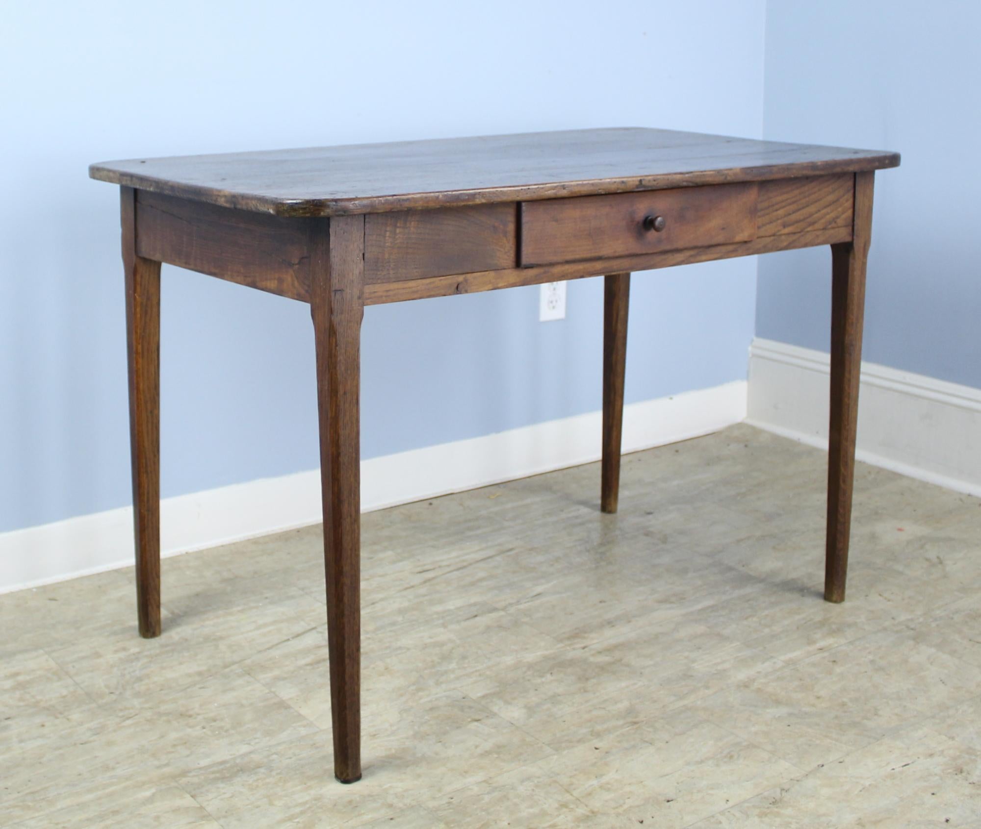 A very good-looking farmhouse country-style desk, in a size suitable for a breakfast table. Apron height of 24.5