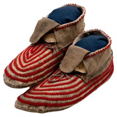Antiguo par de mocasines con cuentas de las llanuras de la década de 1890, cuentas únicas de vidrio rojo de comercio