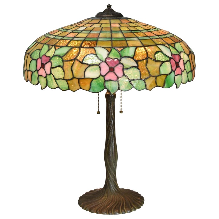Antique Chicago Mosaic Co. Leaded Glass Table Lamp Floral Details Shade For Sale