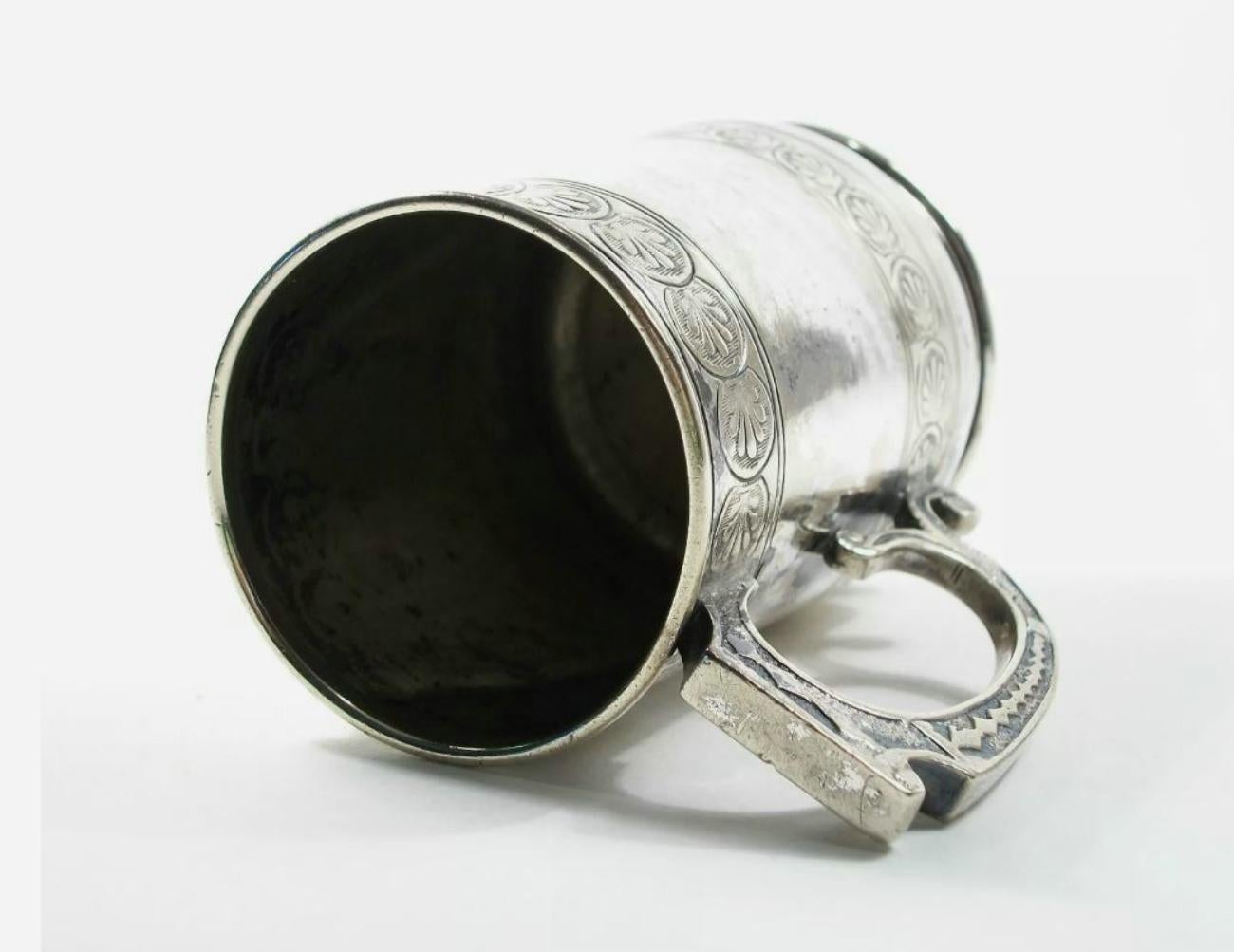 XIXe siècle Ancienne tasse en métal argenté pour enfants - Inscrite 'Walter' - Fin du 19ème siècle en vente