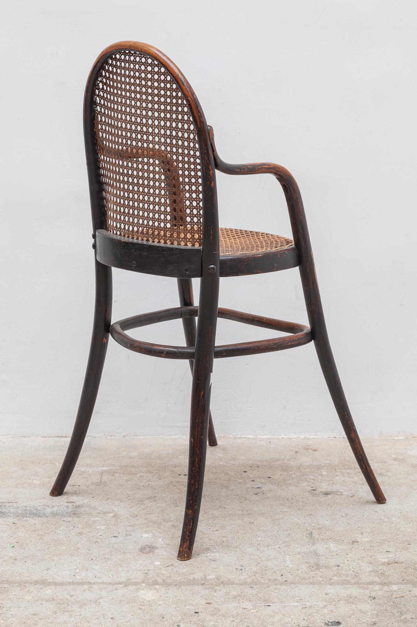 Antique Child’s Chair by Thonet In Good Condition For Sale In Antwerp, BE