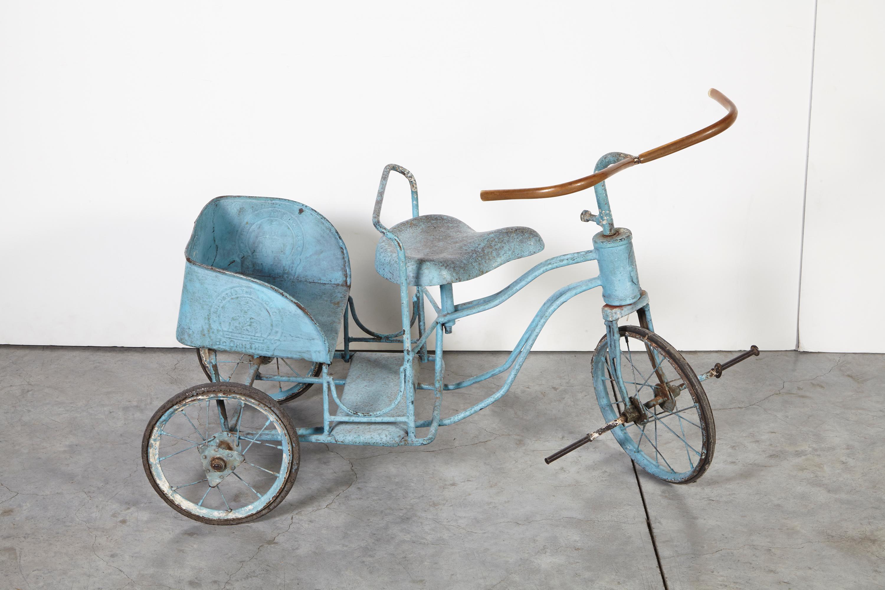 Antikes Kindertricycle aus Burma im Zustand „Starke Gebrauchsspuren“ im Angebot in New York, NY