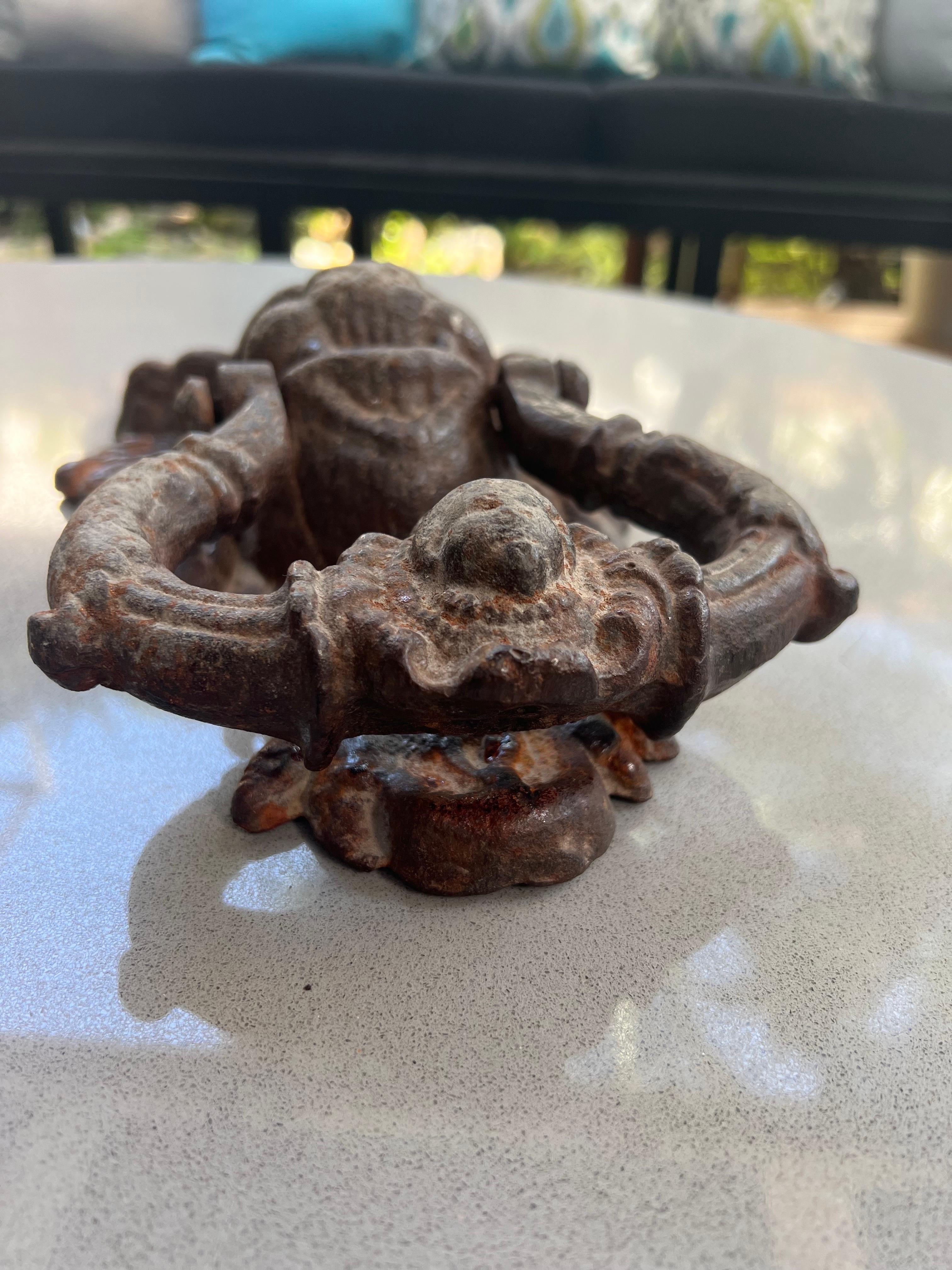Antique cast iron chimera door knocker, Ideal for doors of ranchos or colonial-style villas, the piece shows wear just where the two parts made contact that made the noise when cknocking the door, which tells us that it was used for a long time.
