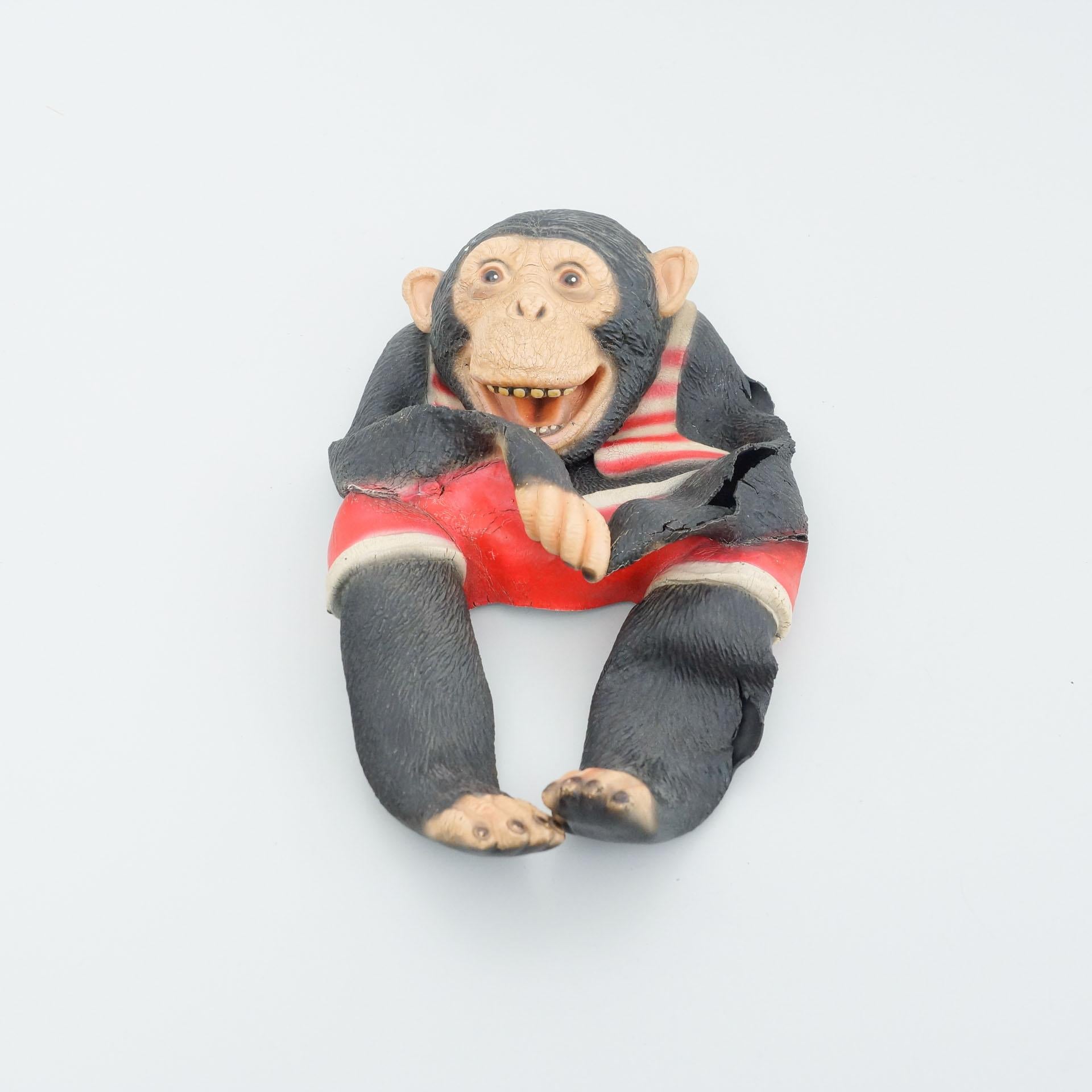 Chimpanzee rubber puppet, circa 1970.
By unknown manufacturer, from Spain.

In original condition, with some visible signs of previous use and age, preserving a beautiful patina.

Materials:
Rubber

Dimensions:
D 10 cm x W 19 cm x H 192 cm.