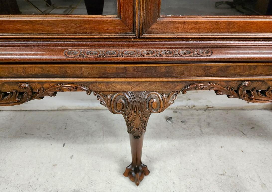 Noce Antico mobile portavivande Chippendale in noce di Royal Furniture Co. in vendita