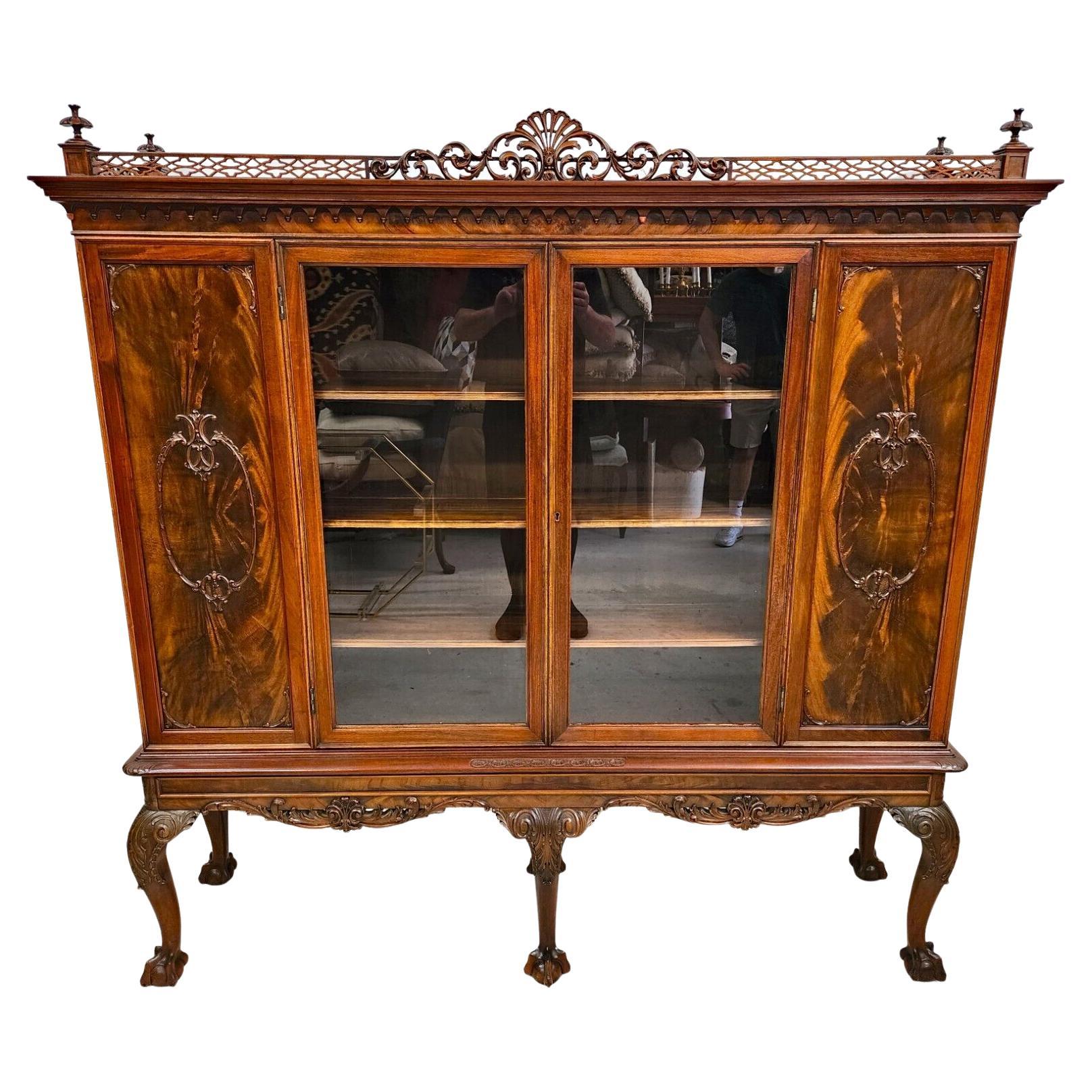 Antique China Cabinet Chippendale Walnut by Royal Furniture Co. en vente