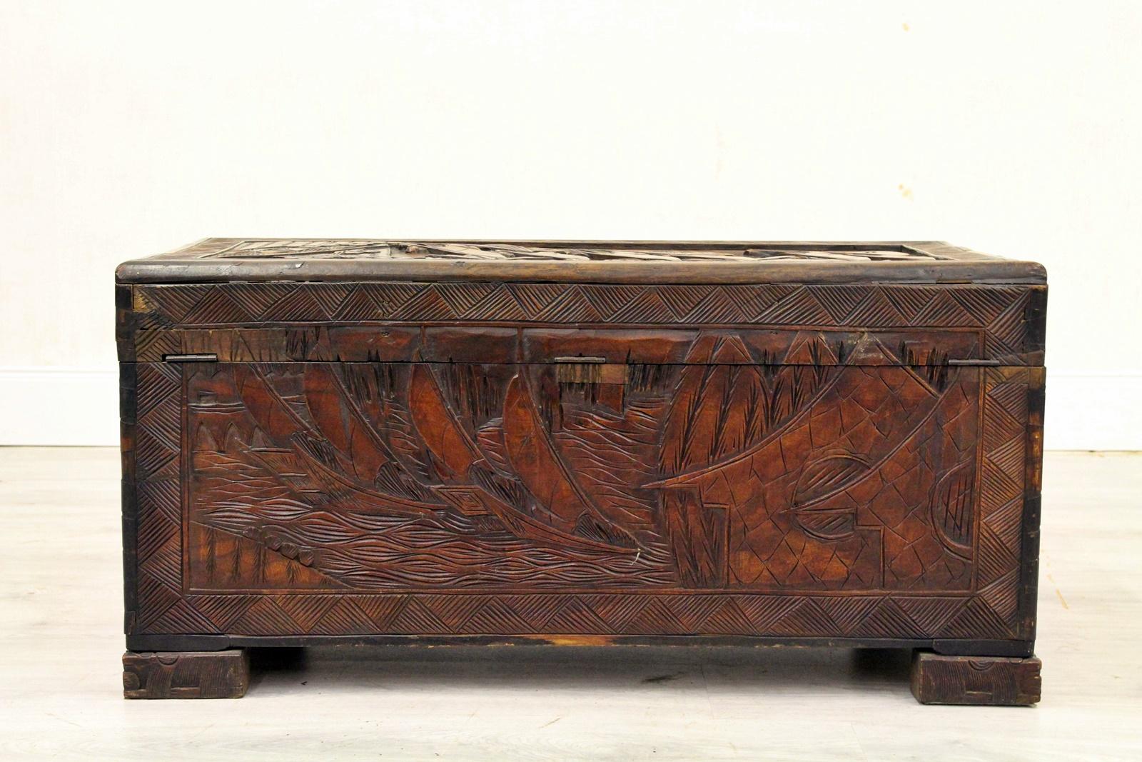 Antique China Chest Sandalwood Hand Carved Coffee Table In Good Condition For Sale In Lage, DE