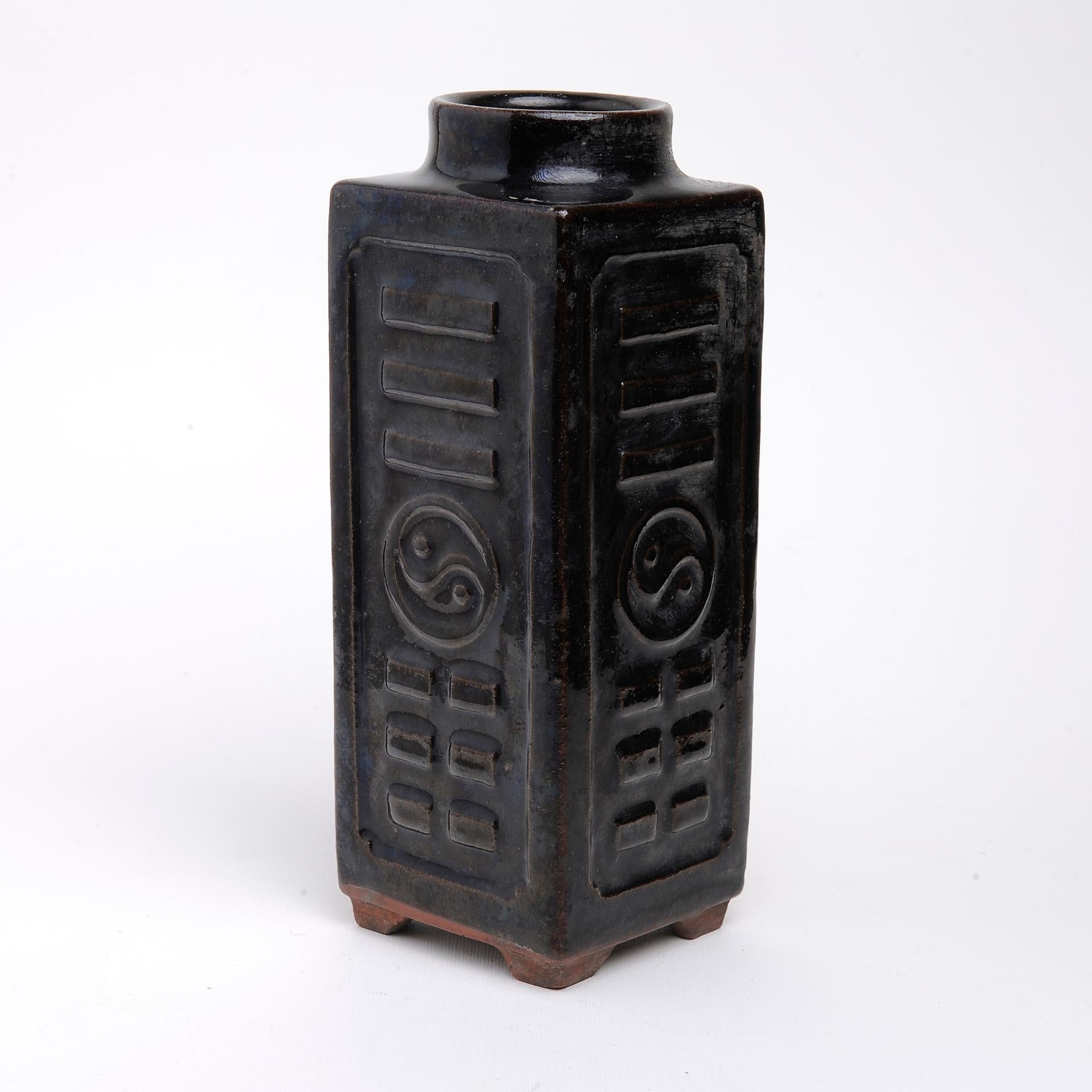 Antique China Vase in Dark Porcelain In Excellent Condition For Sale In Alessandria, Piemonte