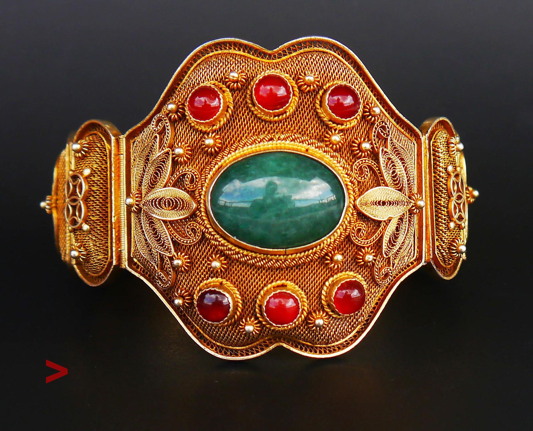 Old beautiful Chinese bracelet of the finest quality.

There are 3 large Gilt Silver links made of fine-meshed Silver with multiple filigree elements soldered on.
Large bezel set natural dark green jade cut cabochon 20 mm x 15 mm x ca 8mm deep /