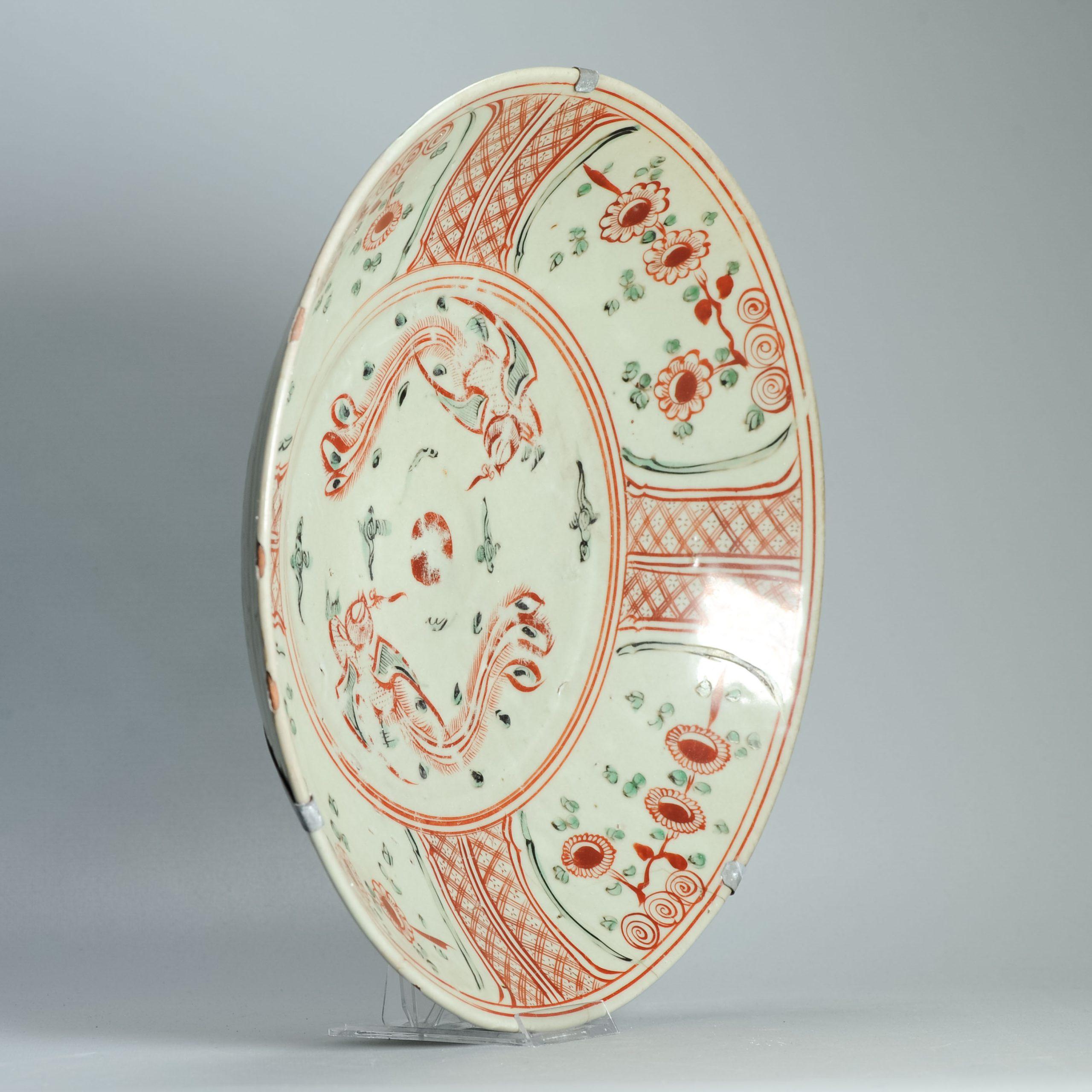 A very nicely decorated large dish from around 1580-1630.
Heavy and larger sized piece with beautiful decoration in red and green
Similar piece in the literature, see pictures.


Condition
Hairlines and fritting. Size: 37.2cm
Period
16th