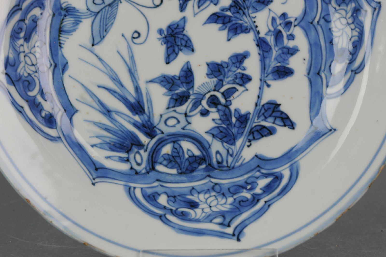 Assiette chinoise ancienne en porcelaine Ming Wanli décorée de façon rare en vente 4