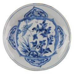 Assiette chinoise ancienne en porcelaine Ming Wanli décorée de façon rare