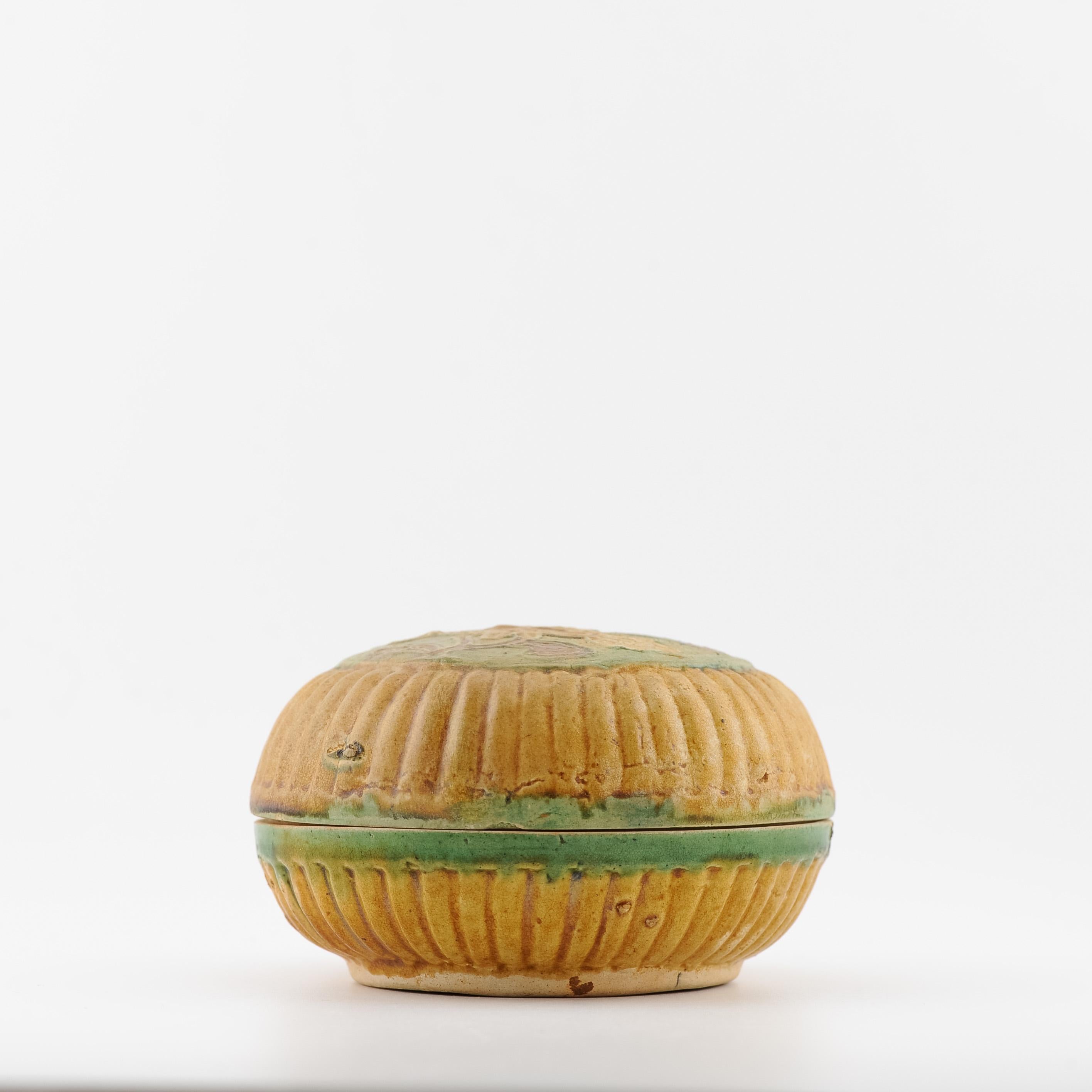 Antique Chinese 16C Sancai Biscuit Green and Yellow Ghendi porcelain/earthenware For Sale 8