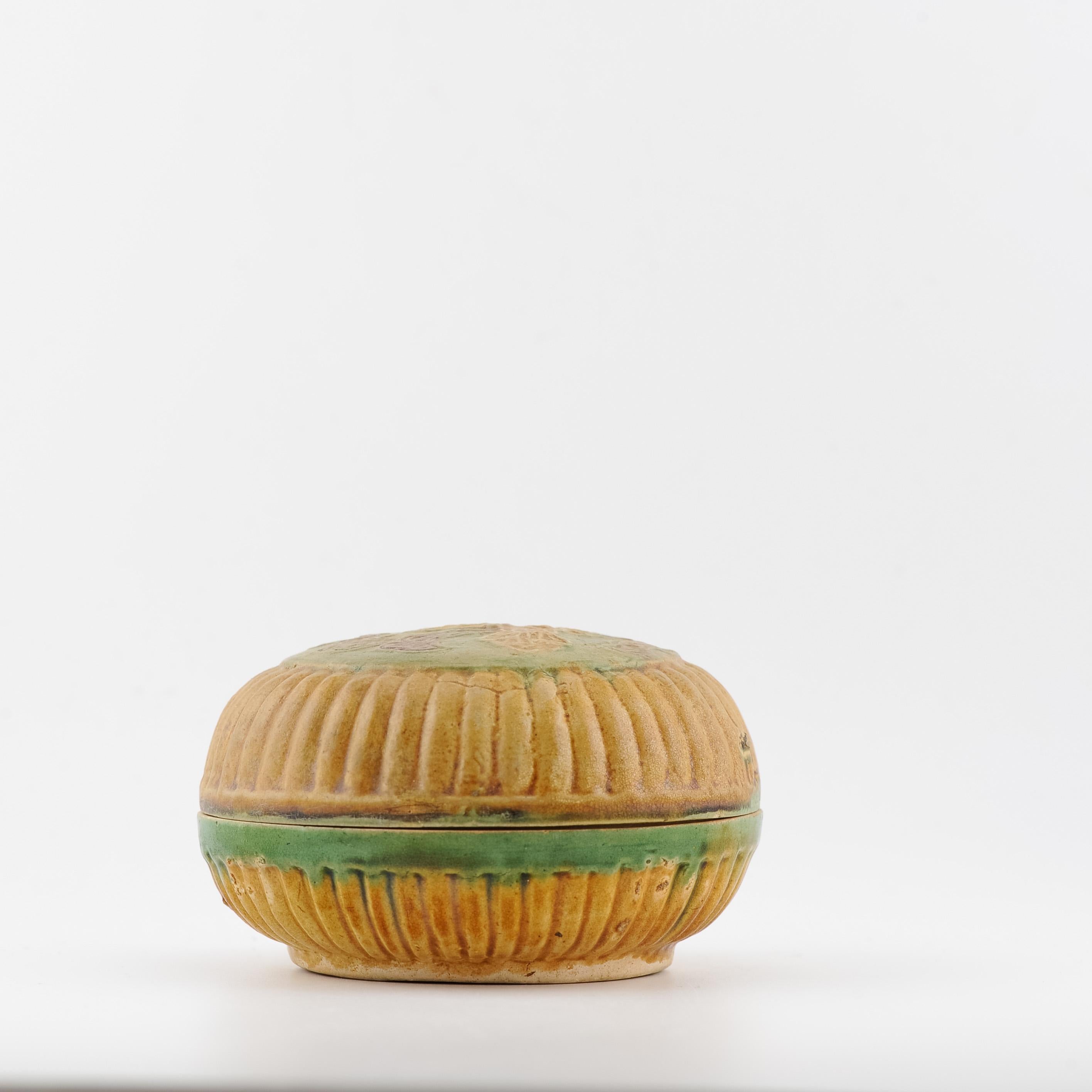 Antique Chinese 16C Sancai Biscuit Green and Yellow Ghendi porcelain/earthenware For Sale 10