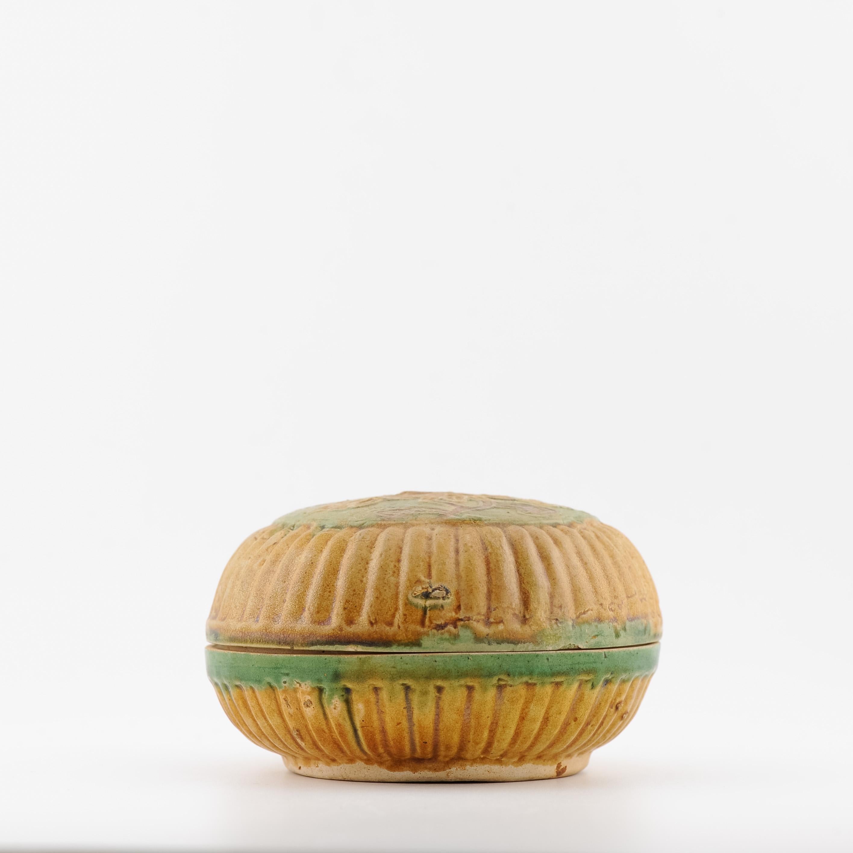 Ming Antique Chinese 16C Sancai Biscuit Green and Yellow Ghendi porcelain/earthenware For Sale