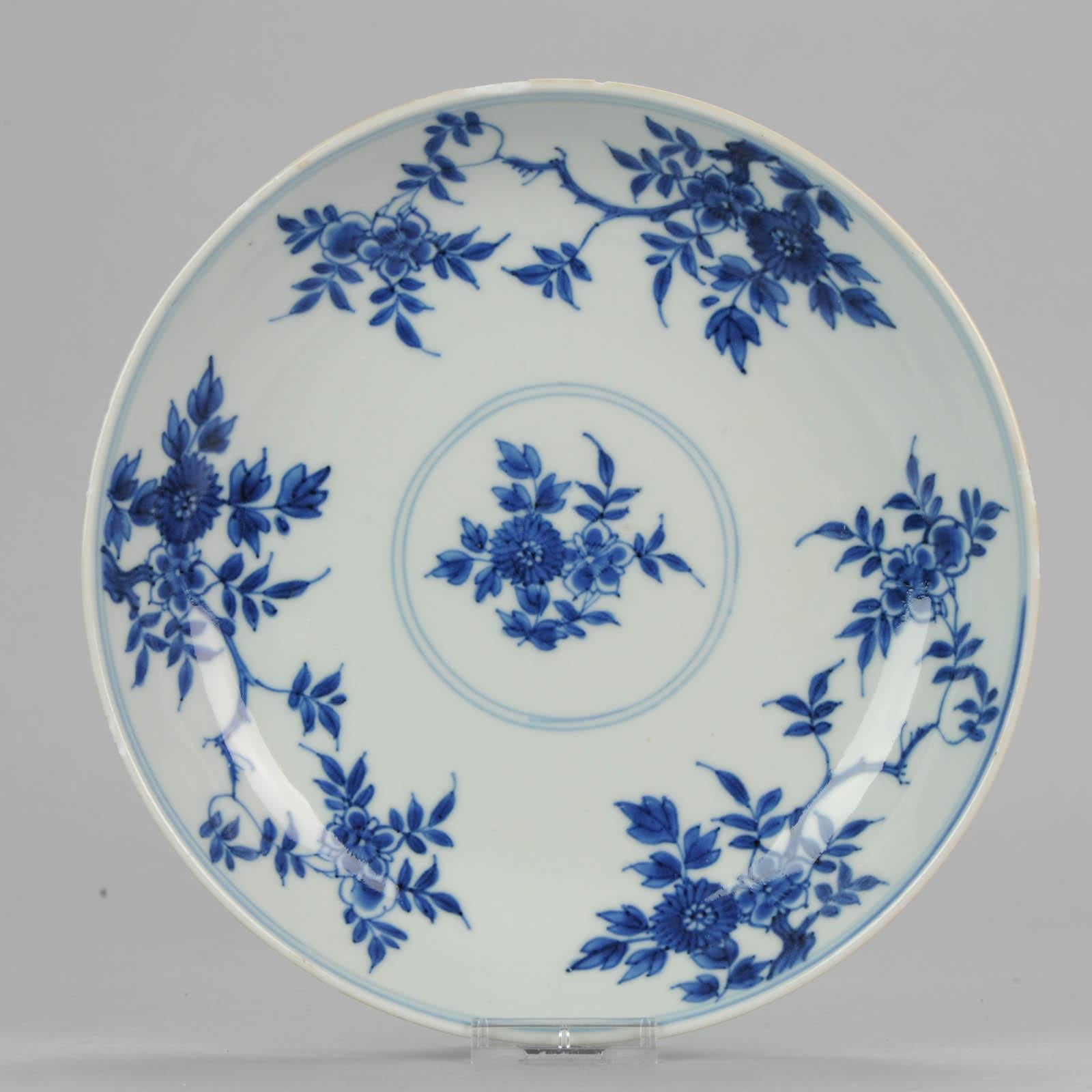 Antique Chinese 1700 Kangxi Period Batavian Blue White Dinner Set Marked Fishes For Sale 10