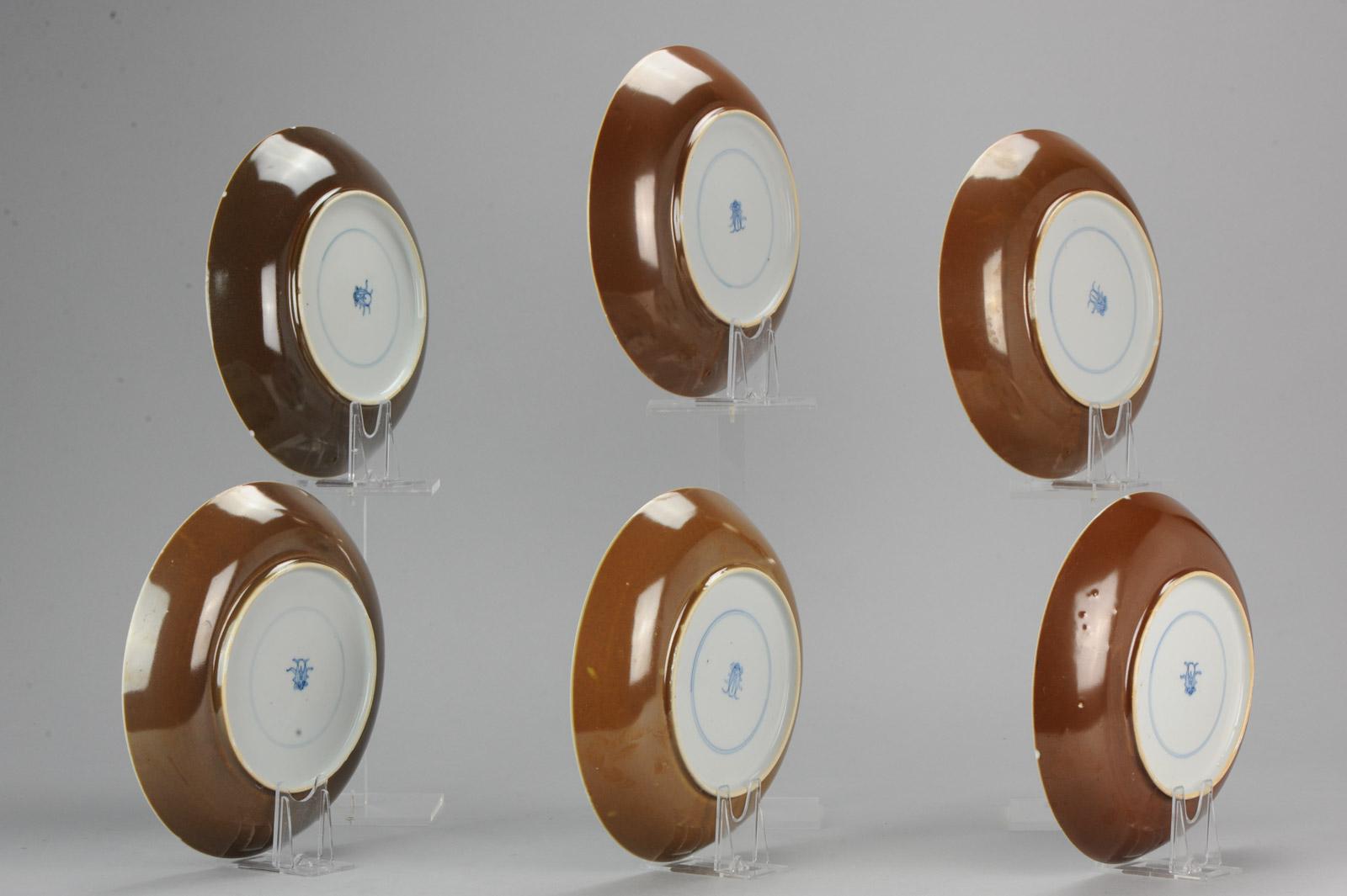 Un ensemble d'assiettes très joliment décorées. Véritables chefs-d'œuvre Kangxi avec une décoration bleue de style Kakiemon.

Condition
État général B (Bon usage). 3 Seulement des fritures de bord, 1 avec glazeline, 1 avec des fritures et une