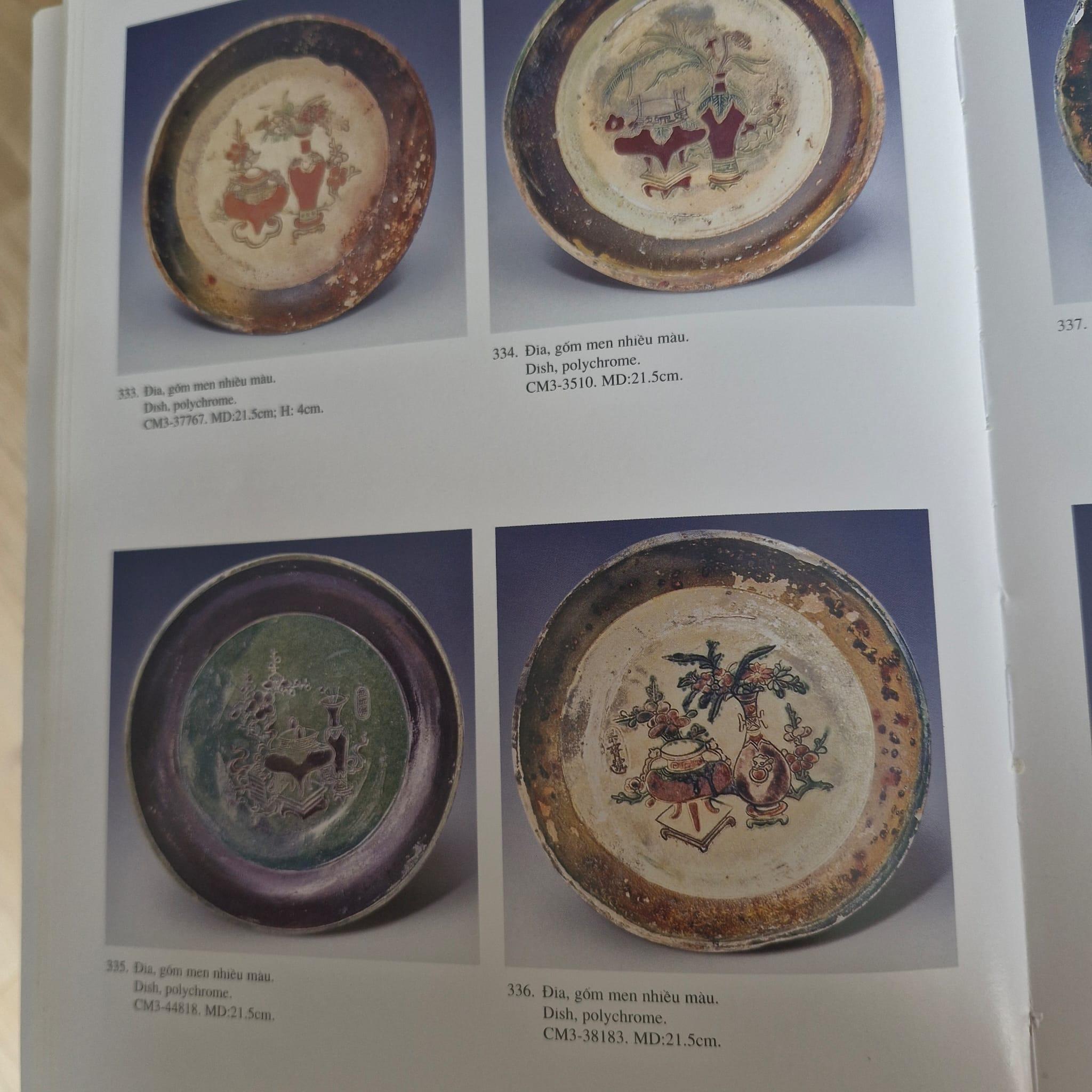 Plat chinois ancien Ming/transitionnel sculpté en porcelaine de style 17C en vente 7