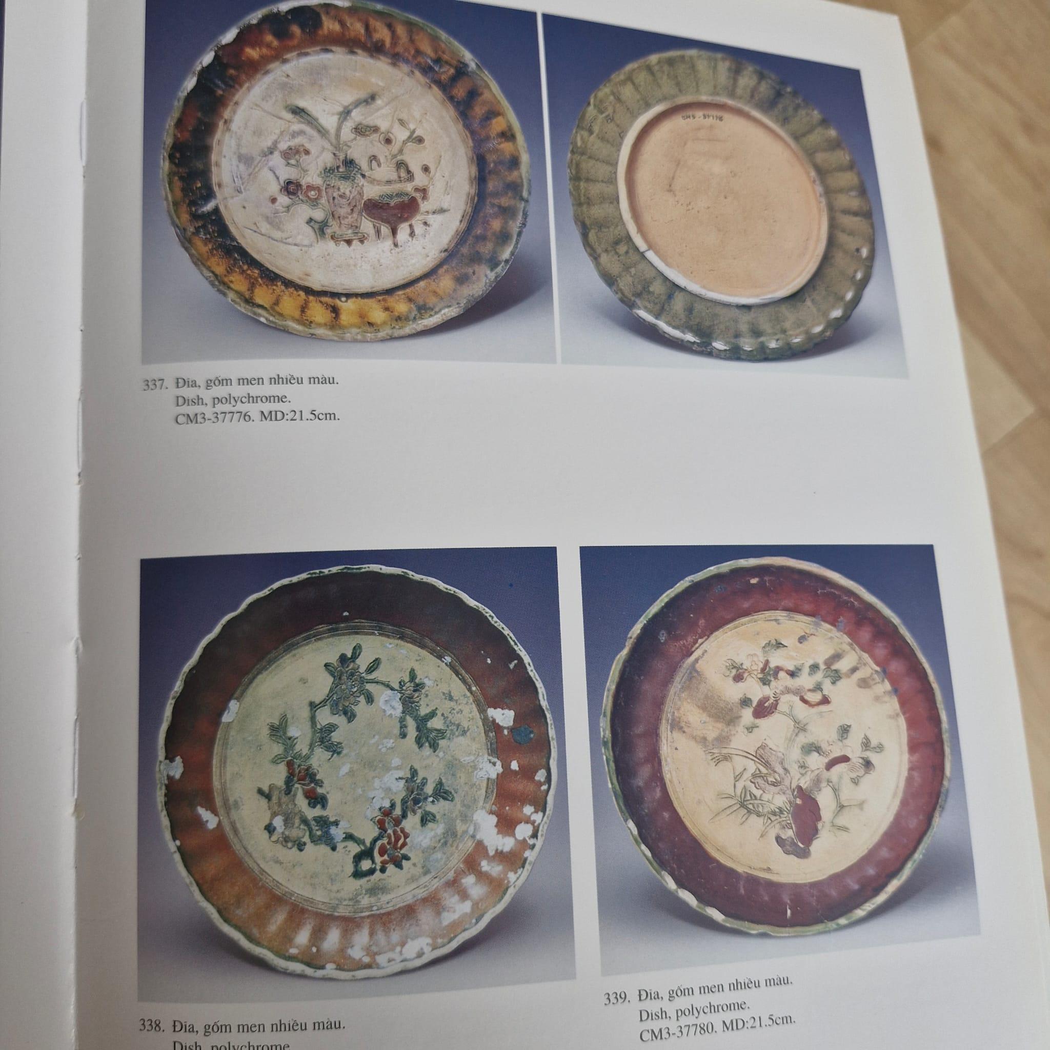 Plat chinois ancien Ming/transitionnel sculpté en porcelaine de style 17C en vente 8