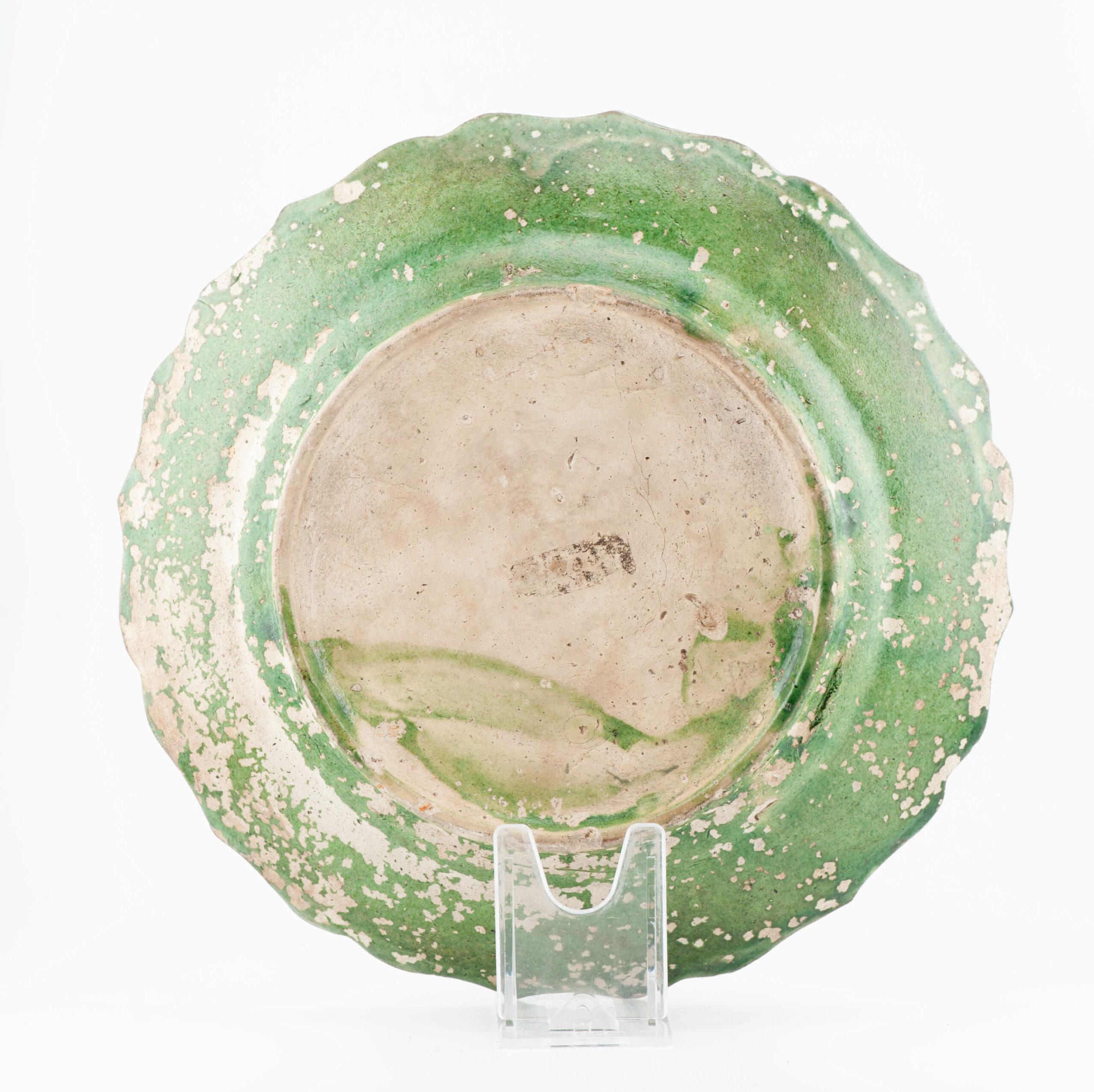 Plat chinois ancien Ming/transitionnel sculpté en porcelaine de style 17C en vente 10