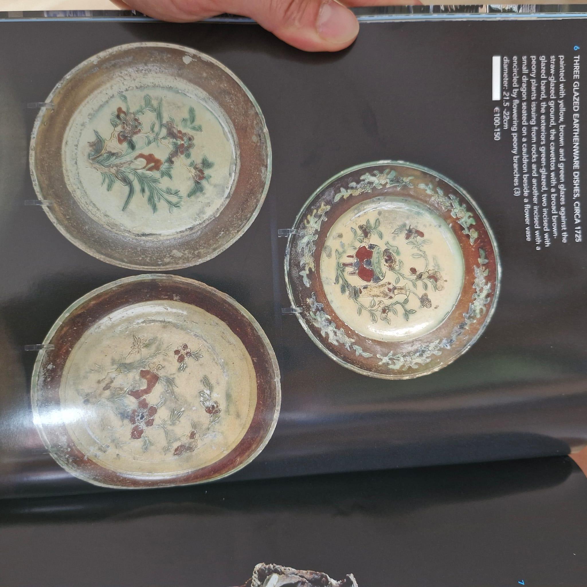 Plat chinois ancien Ming/transitionnel sculpté en porcelaine de style 17C en vente 2