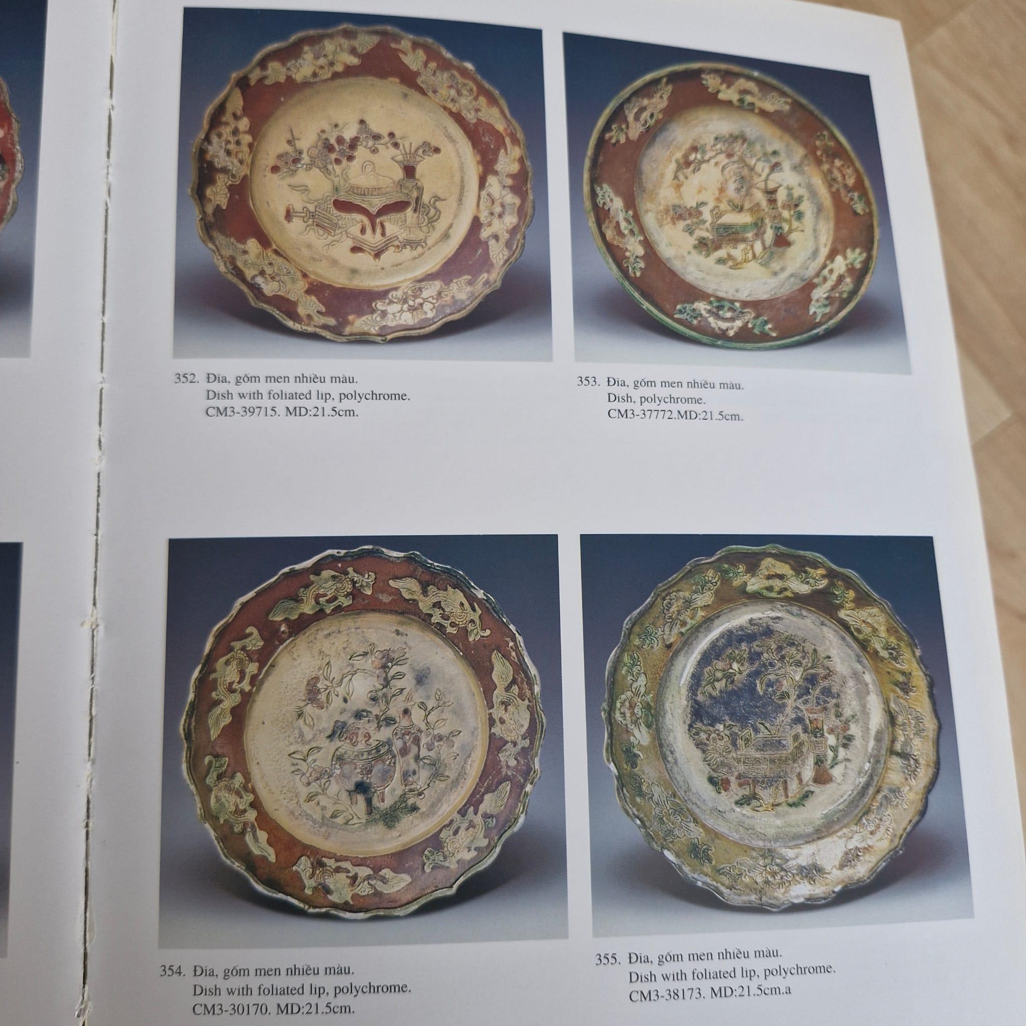 Plat chinois ancien Ming/transitionnel sculpté en porcelaine de style 17C en vente 3