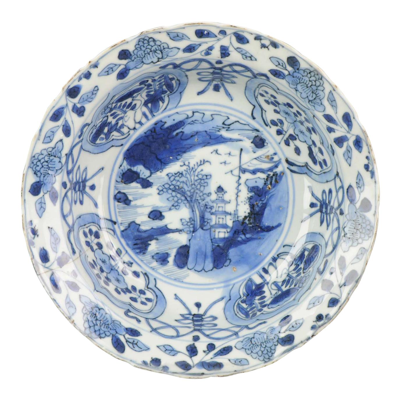 Antique Chinese 17th Century Porcelain Ming/Transitional Kraak Klapmuts