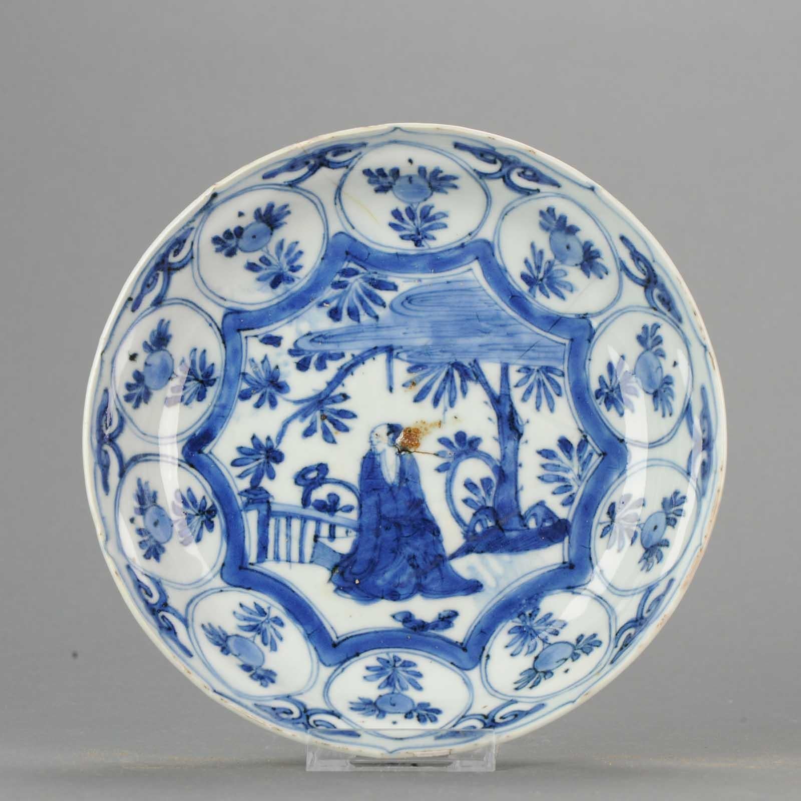 Rare and nicely decorated dish. Very unusual decoration and superb quality of painting and potting. Ca 1595-1645. Truly nice cobalt blue color

See: Maura Rinaldi: 
