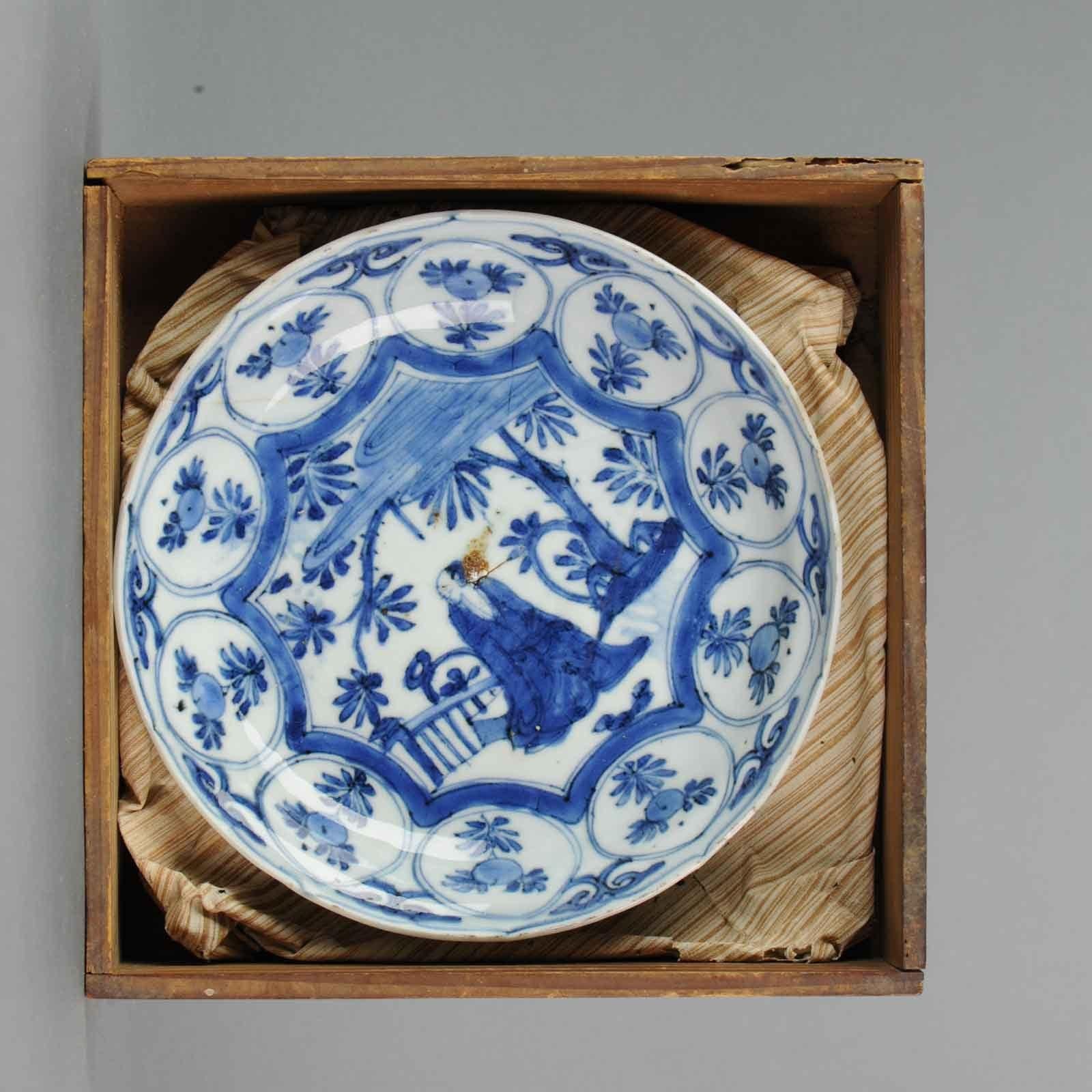 18th Century and Earlier Antique Chinese 17C Porcelain Ming/Transitional Kraak Literatus Dish with Box For Sale
