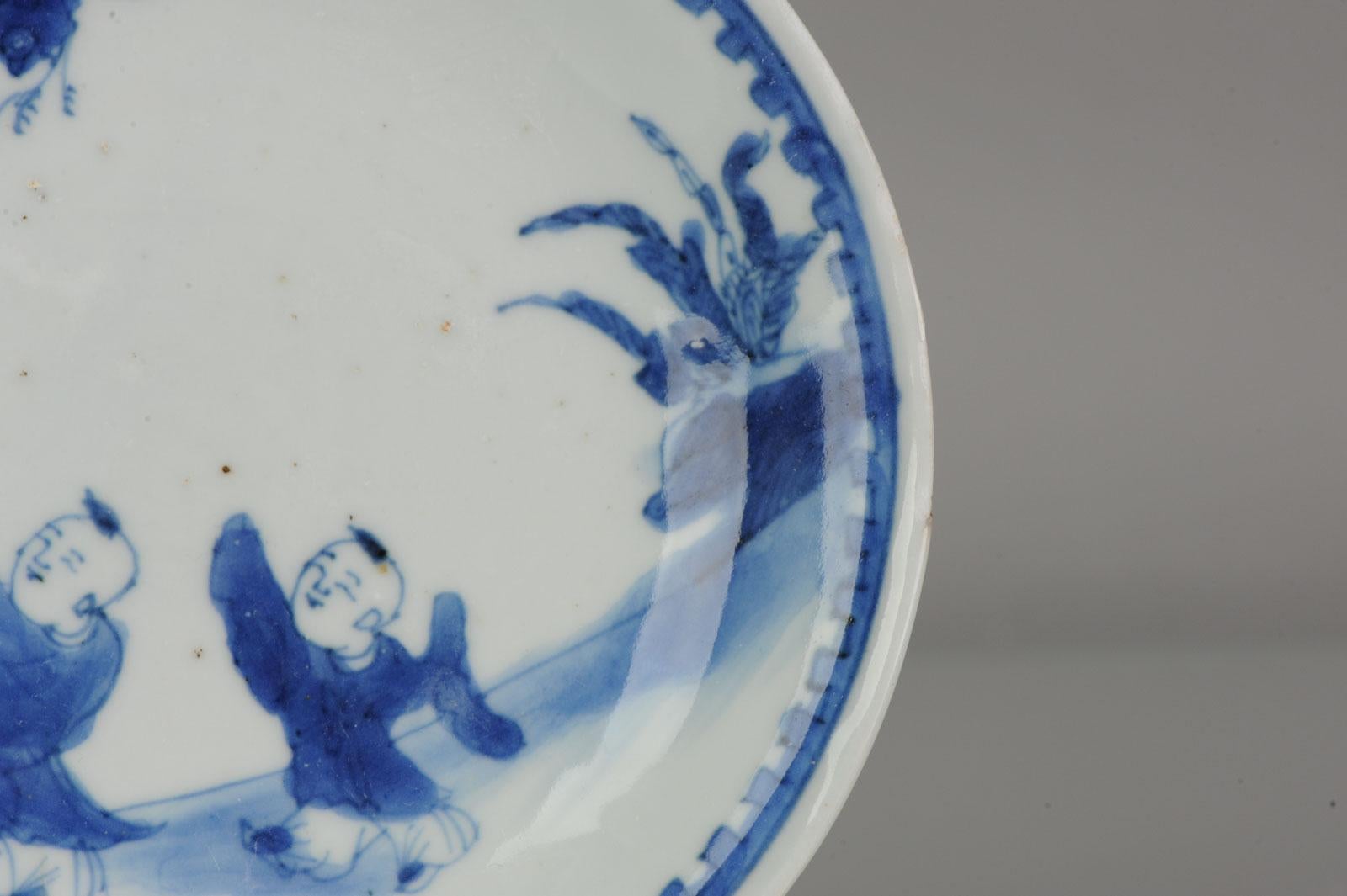 Antique assiette chinoise du 17ème siècle en porcelaine Ming/Transitionnelle Garçons avec oiseau en vente 1