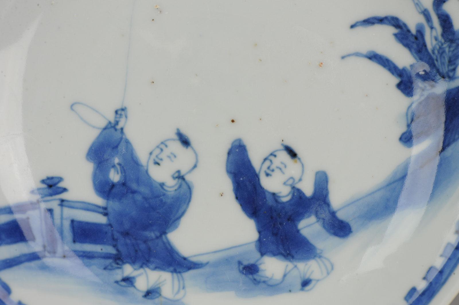 Antique assiette chinoise du 17ème siècle en porcelaine Ming/Transitionnelle Garçons avec oiseau en vente 3