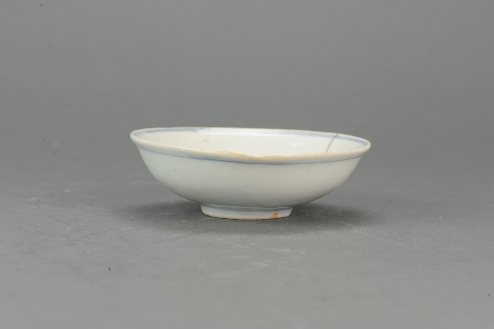 Ancienne assiette chinoise du 17ème siècle en porcelaine marquée Ming Jiajing et d'époque en vente 6