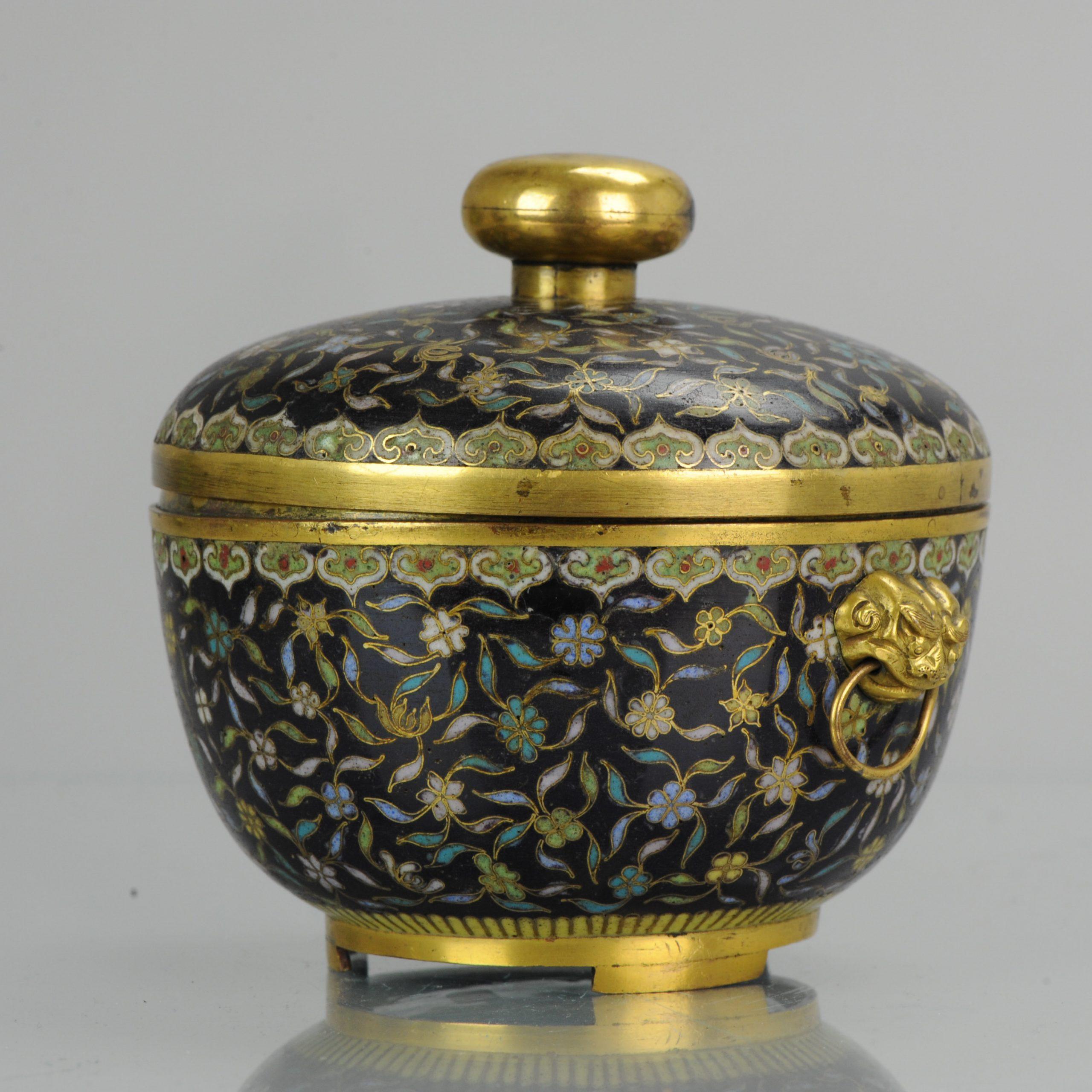 Antique Chinese Bronze Cloisonné Lidded Kamcheng SE Asia market B In Good Condition For Sale In Amsterdam, Noord Holland