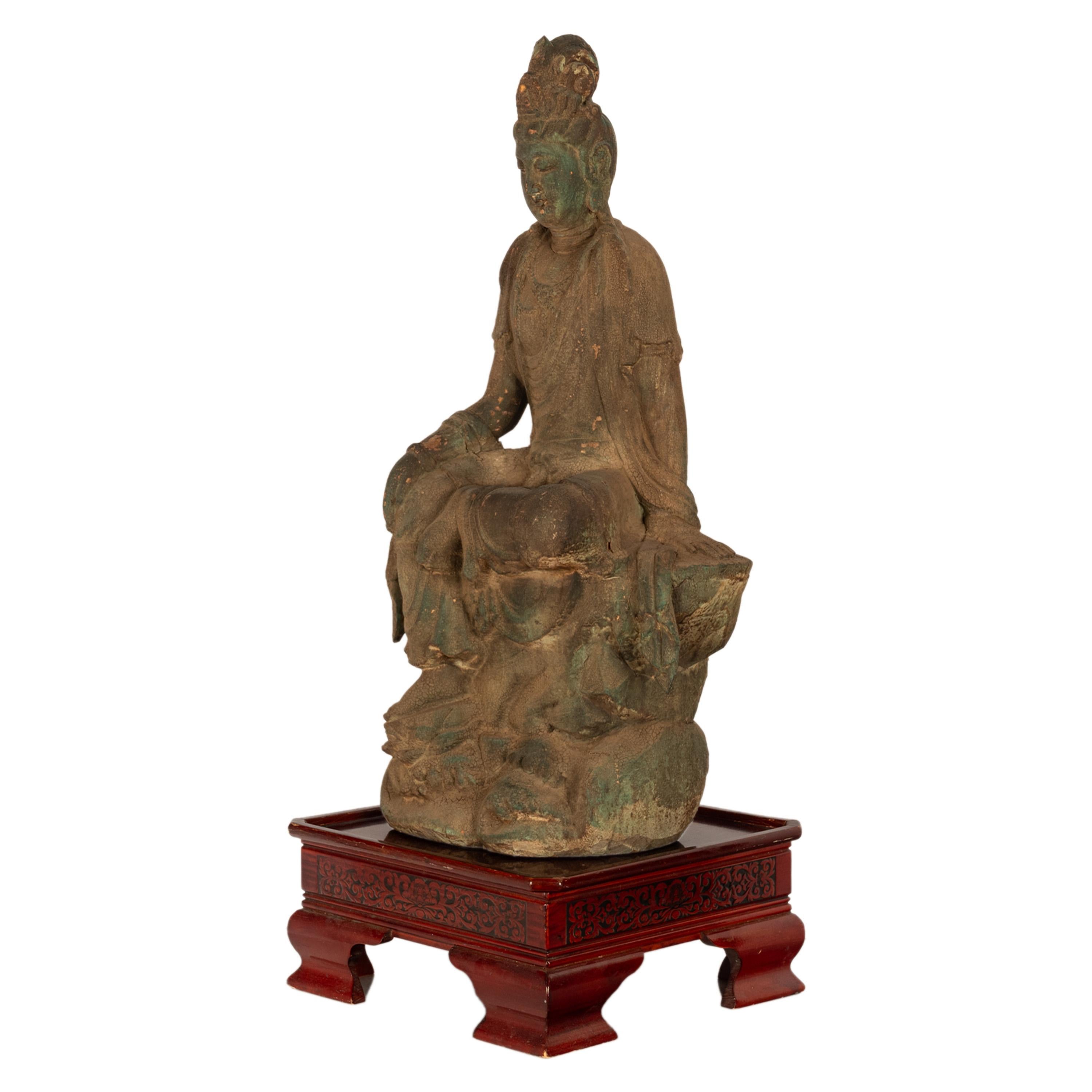 Antigua Estatua China del Siglo XVIII de la Dinastía Qing Gaunyin Bodhisattva de Madera Tallada en venta 5