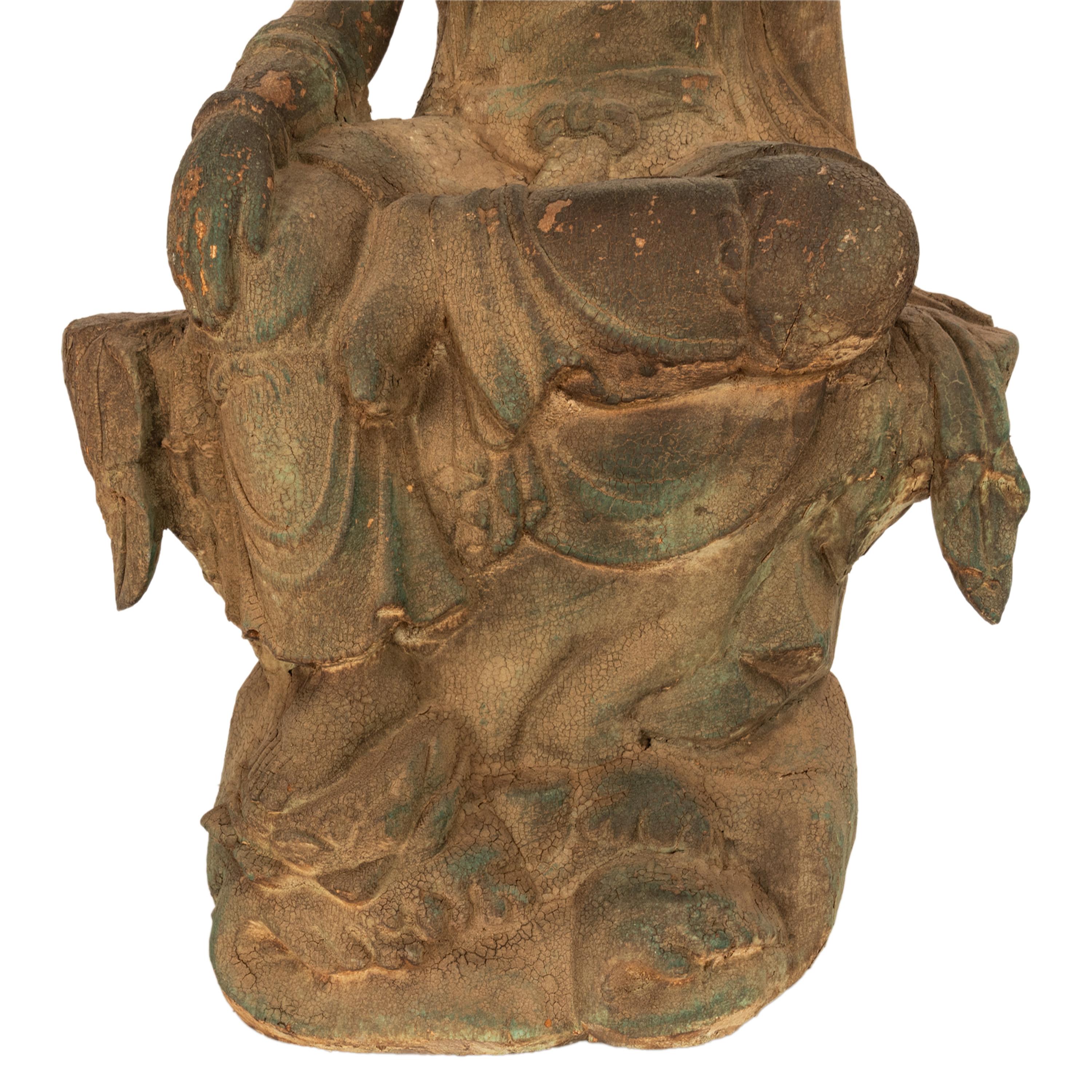 Antigua Estatua China del Siglo XVIII de la Dinastía Qing Gaunyin Bodhisattva de Madera Tallada en venta 9