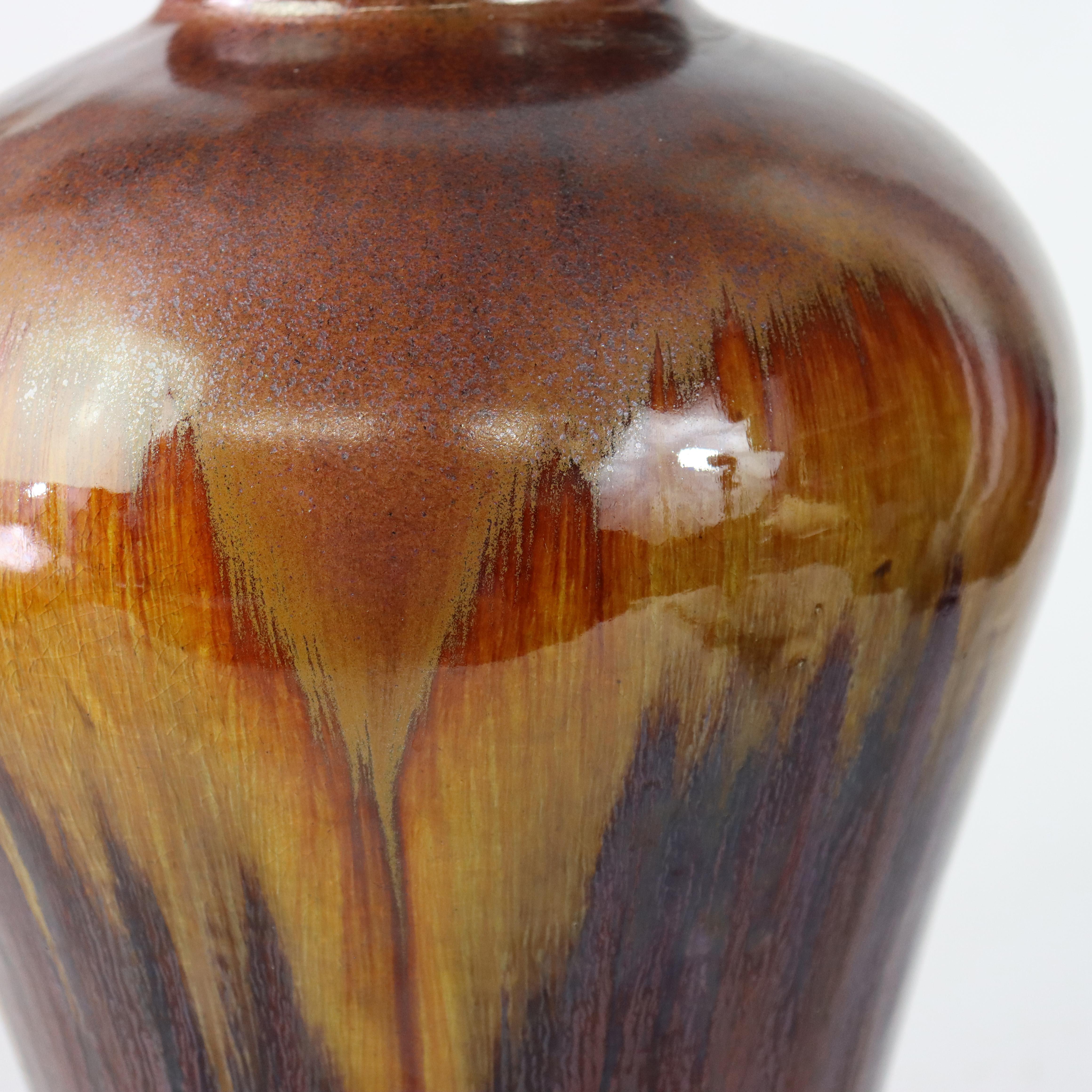 Poteries Ancien vase de sol en poterie flambée chinoise de 19 pouces, datant de 1910 en vente