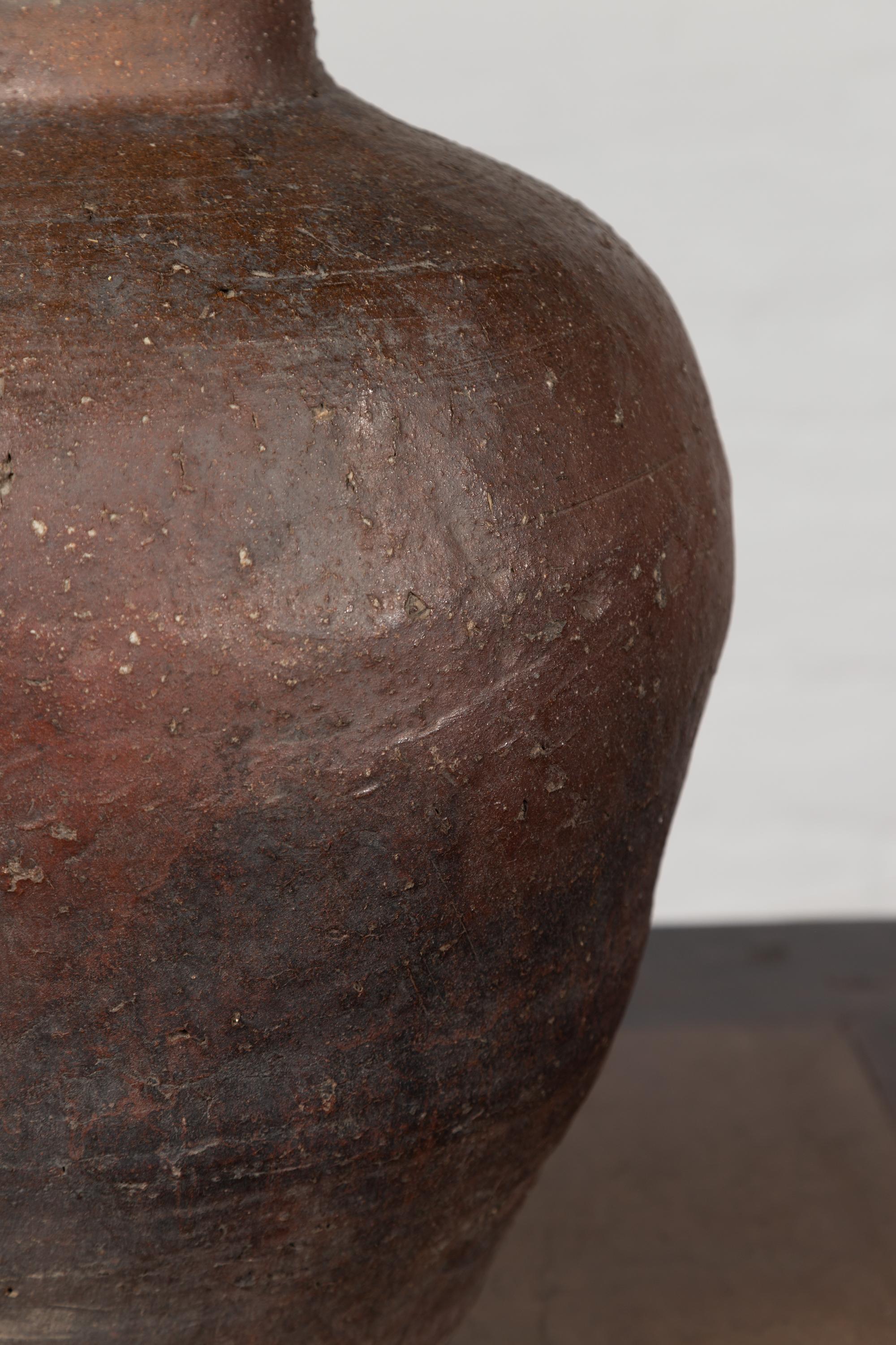 Poteries Urne chinoise ancienne du 19ème siècle de rangement à grains marron avec apparence vieillie en vente
