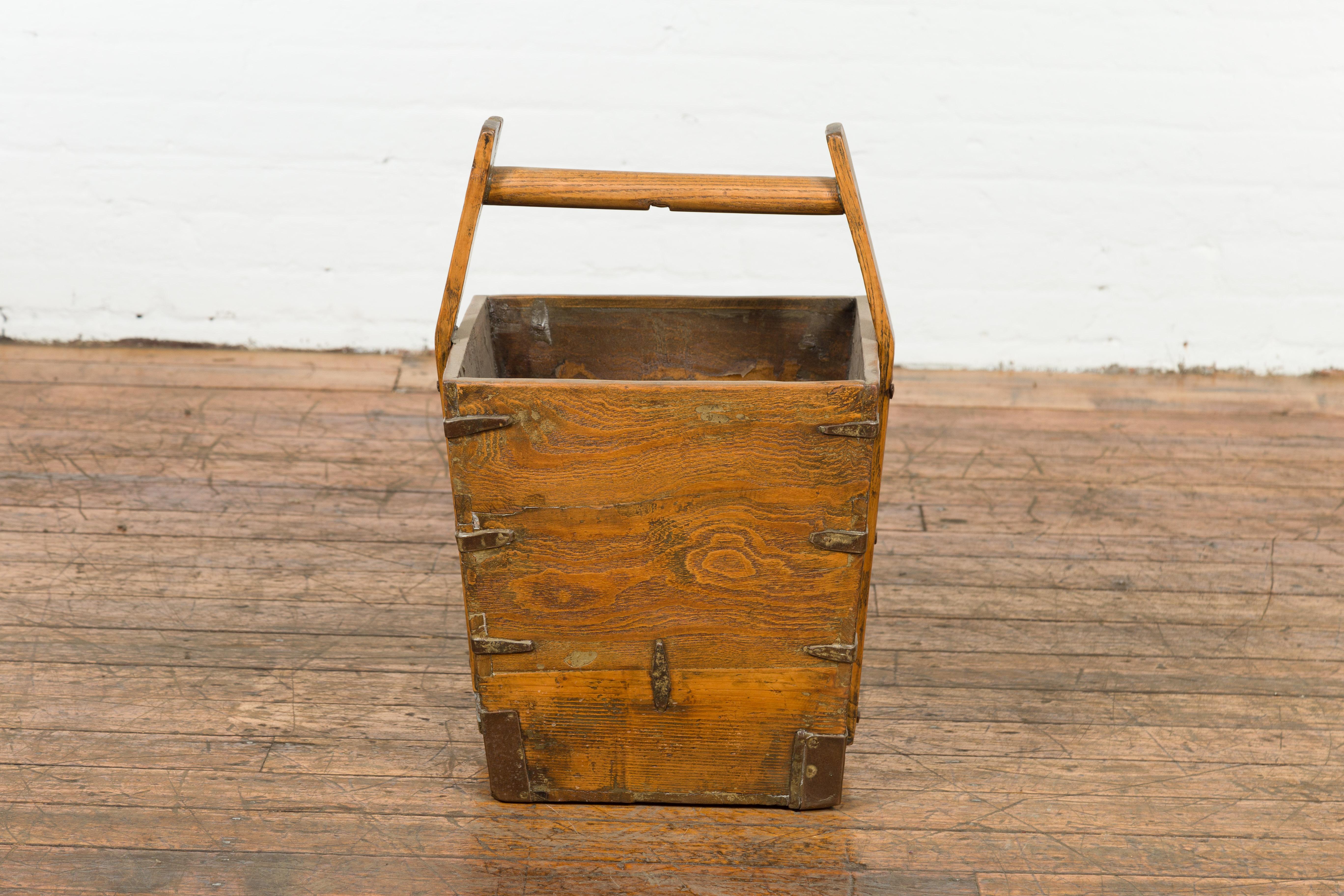 Antique Chinese 19th Century Wood and Metal Grain Basket with Carrying Handle For Sale 7